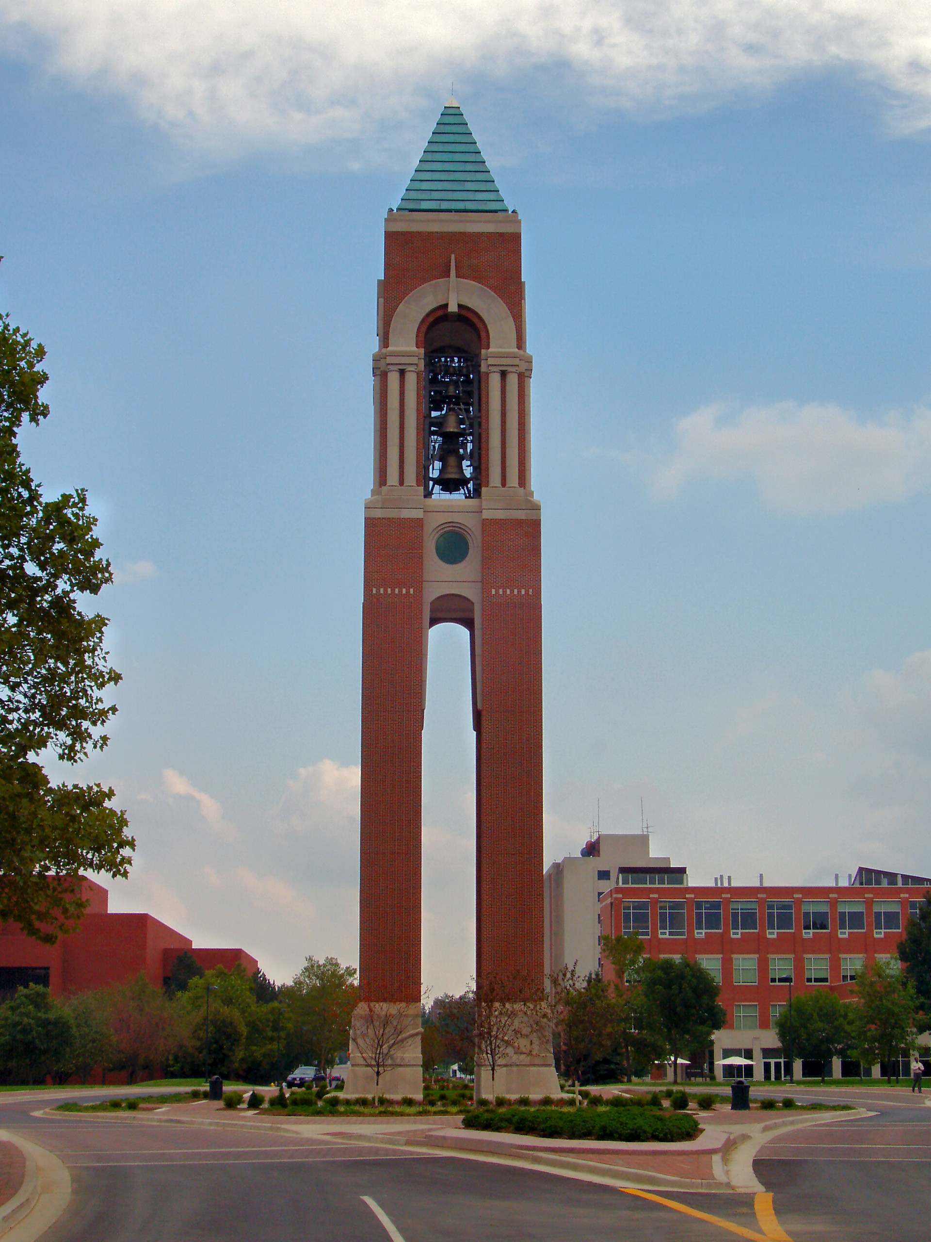 File:Ball-state-university-bell-tower.jpg - Wikimedia Commons