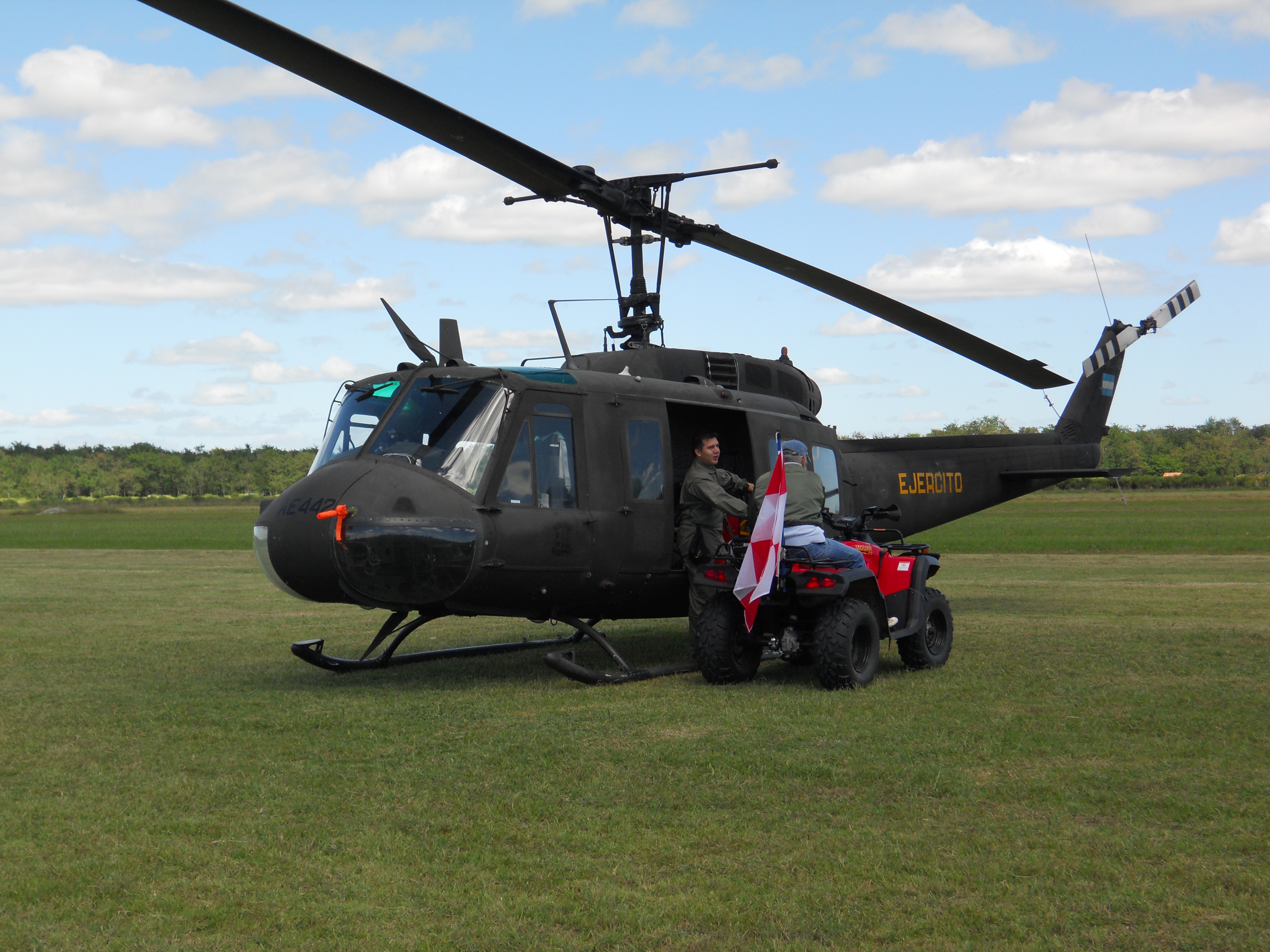 Bell uh-1 huey del ejercito argentino photo