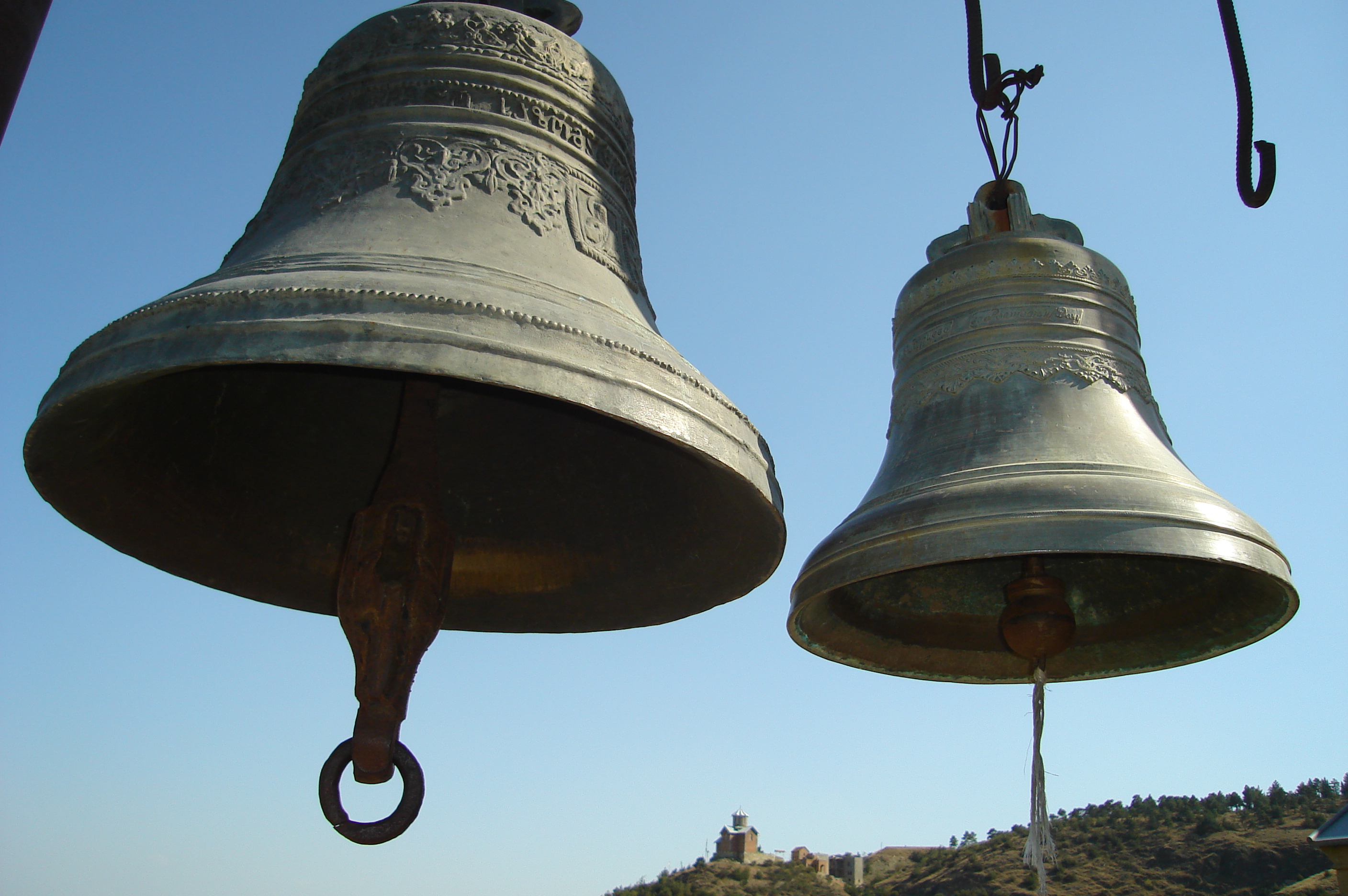 File:Church bells. Narikala, Tbilisi.JPG - Wikimedia Commons
