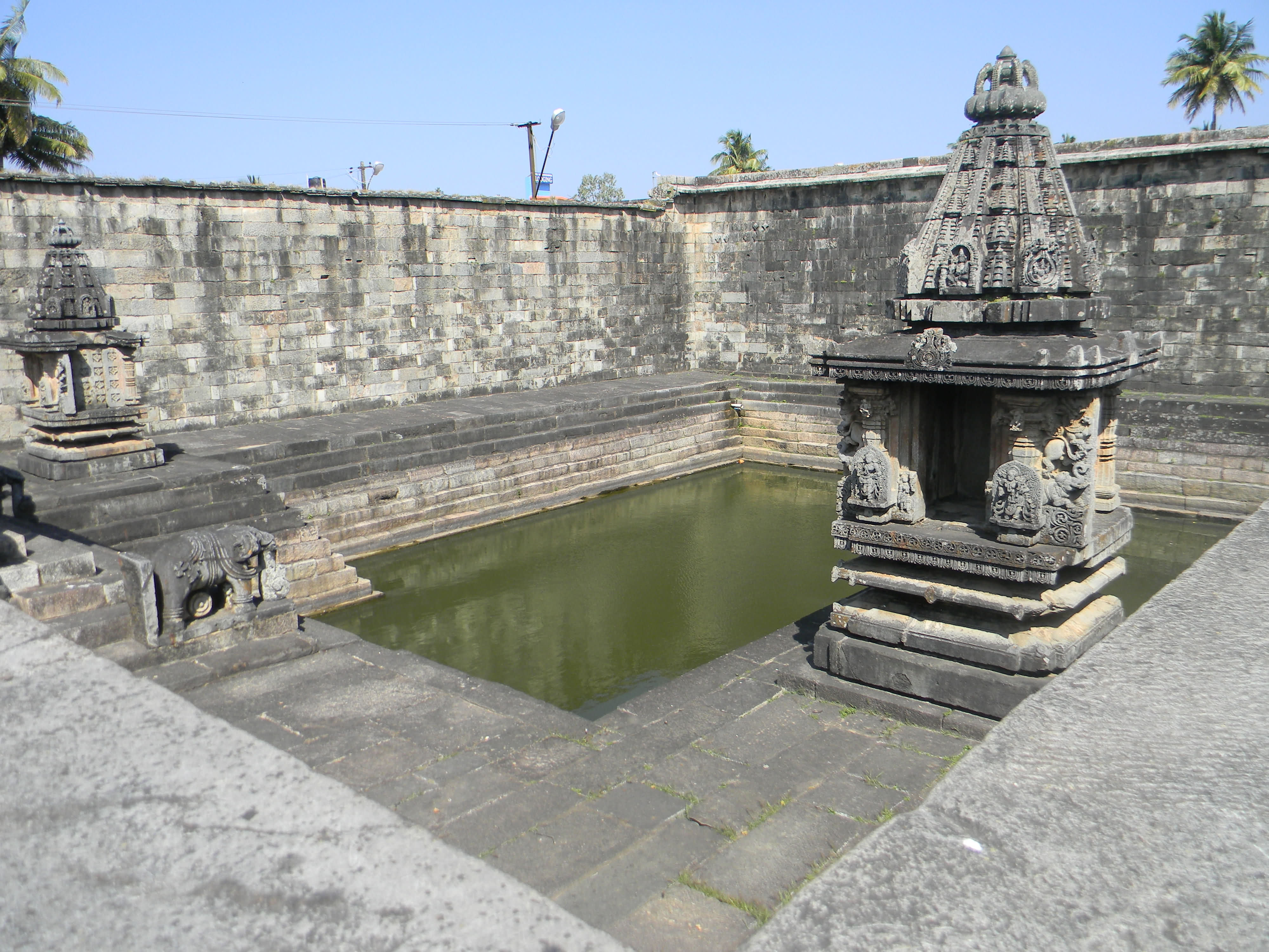 Temple Tank At The Chennakeshava Temple In Belur - FindMessages.com