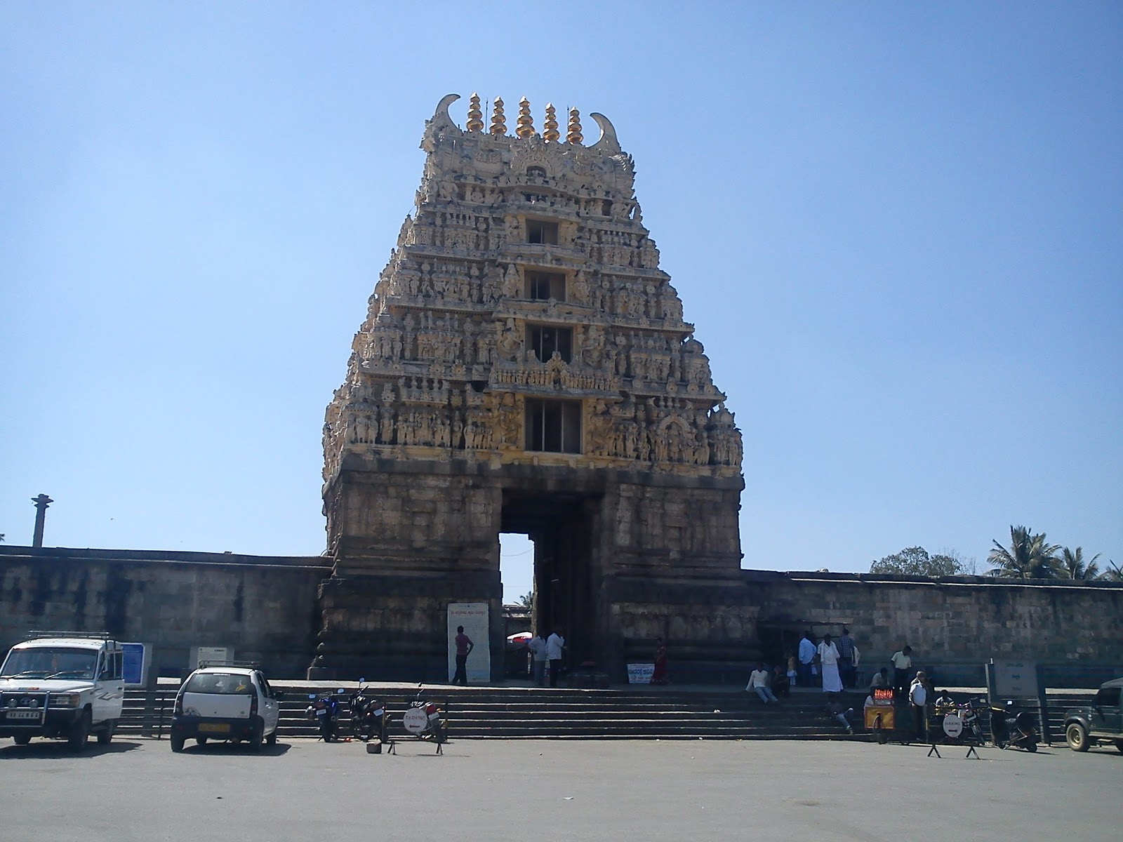 Hoysala Temples -Belur Chennakeshava temple ~ Blog on vishnu temples