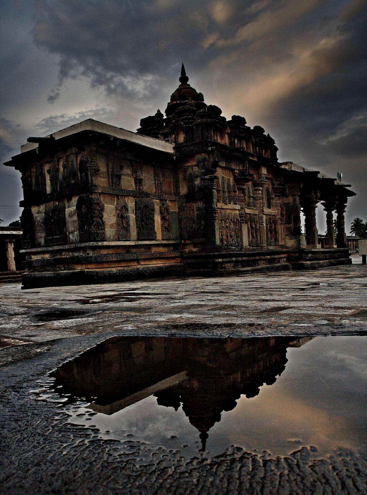 Sandeep 's World >> Reflection at Chennakeshava Temple, Belur