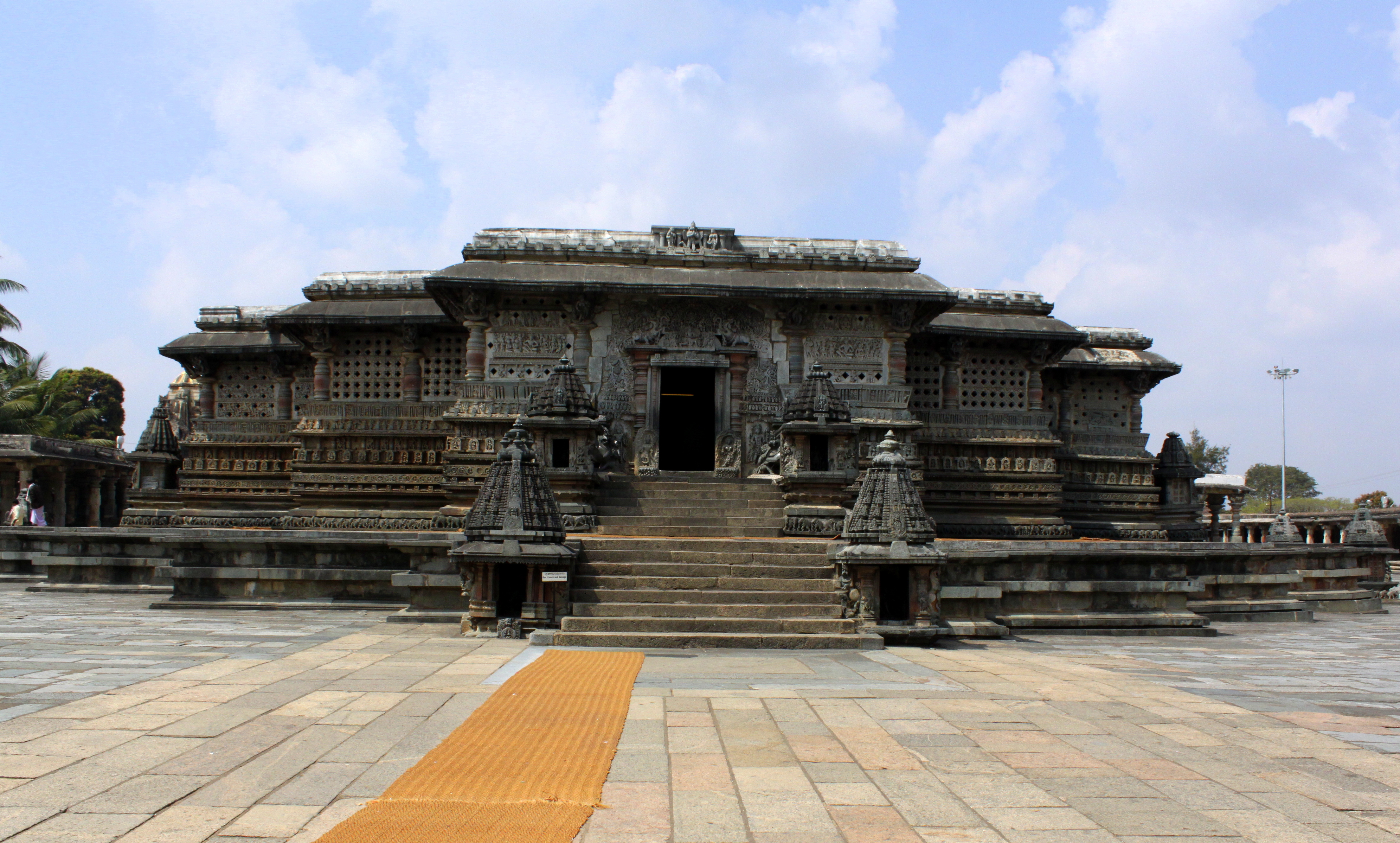 File:ChennaKeshava Temple, Belur.JPG - Wikimedia Commons