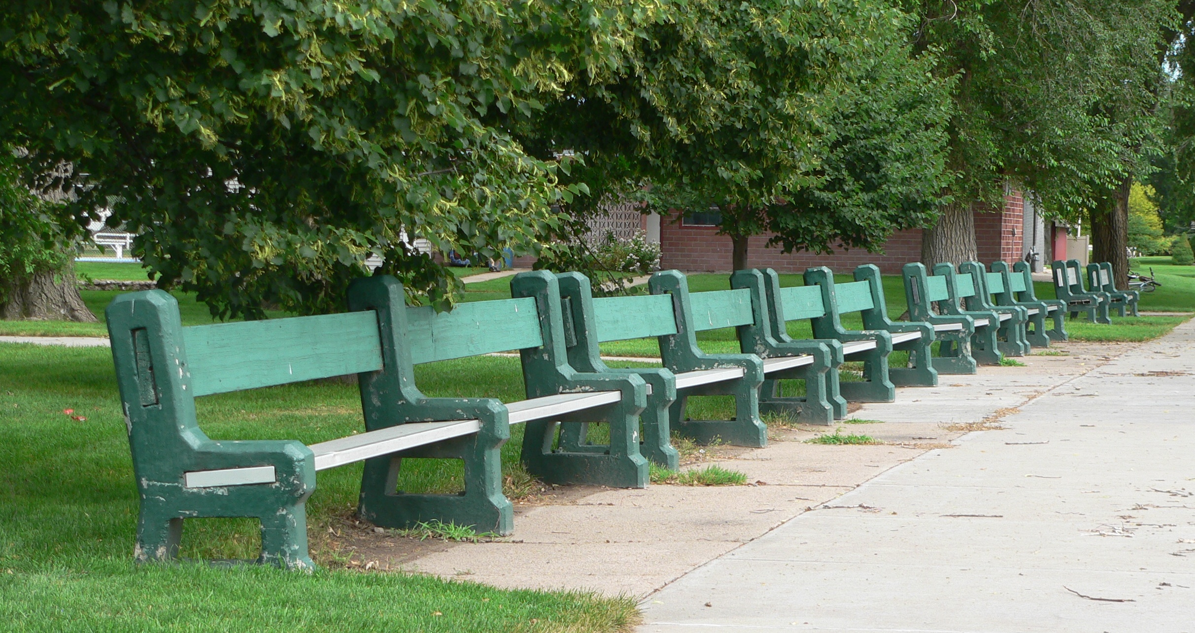 File:Grant, Nebraska city park benches 1.JPG - Wikimedia Commons