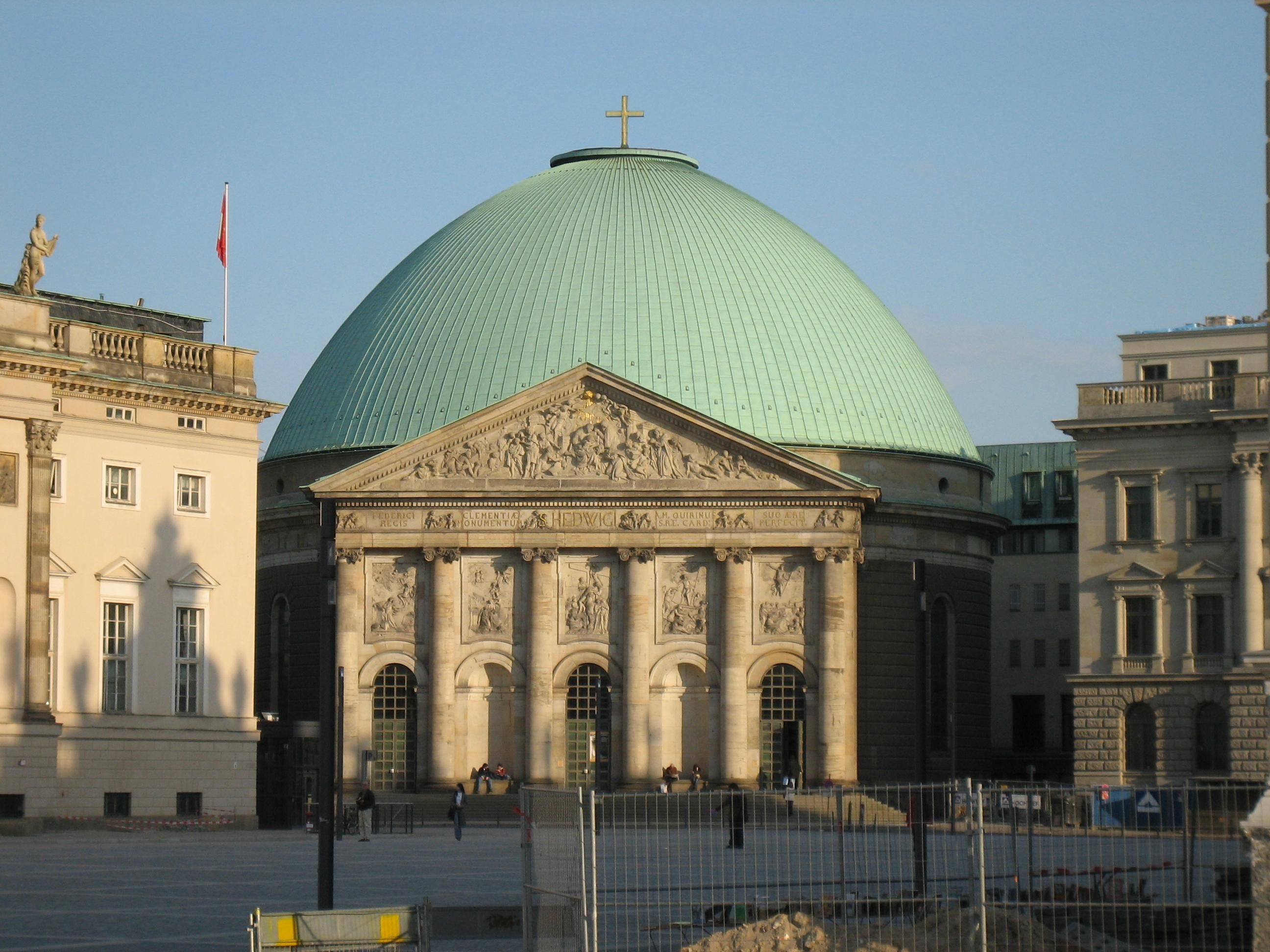 File:Church in Berlin.jpg - Wikimedia Commons