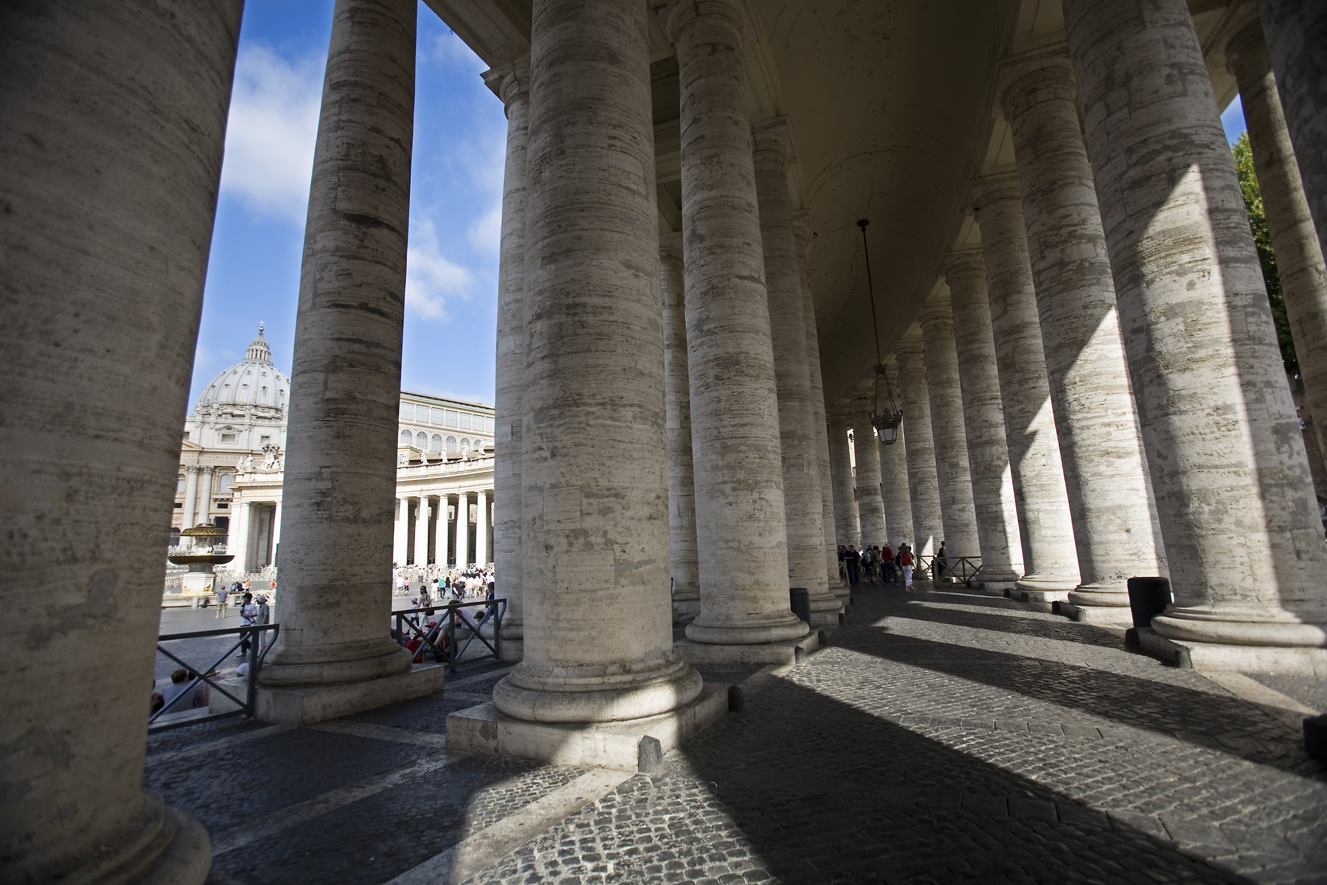 File:Bernini Colonnade at St Peter's Square, Rome - 2625.jpg ...