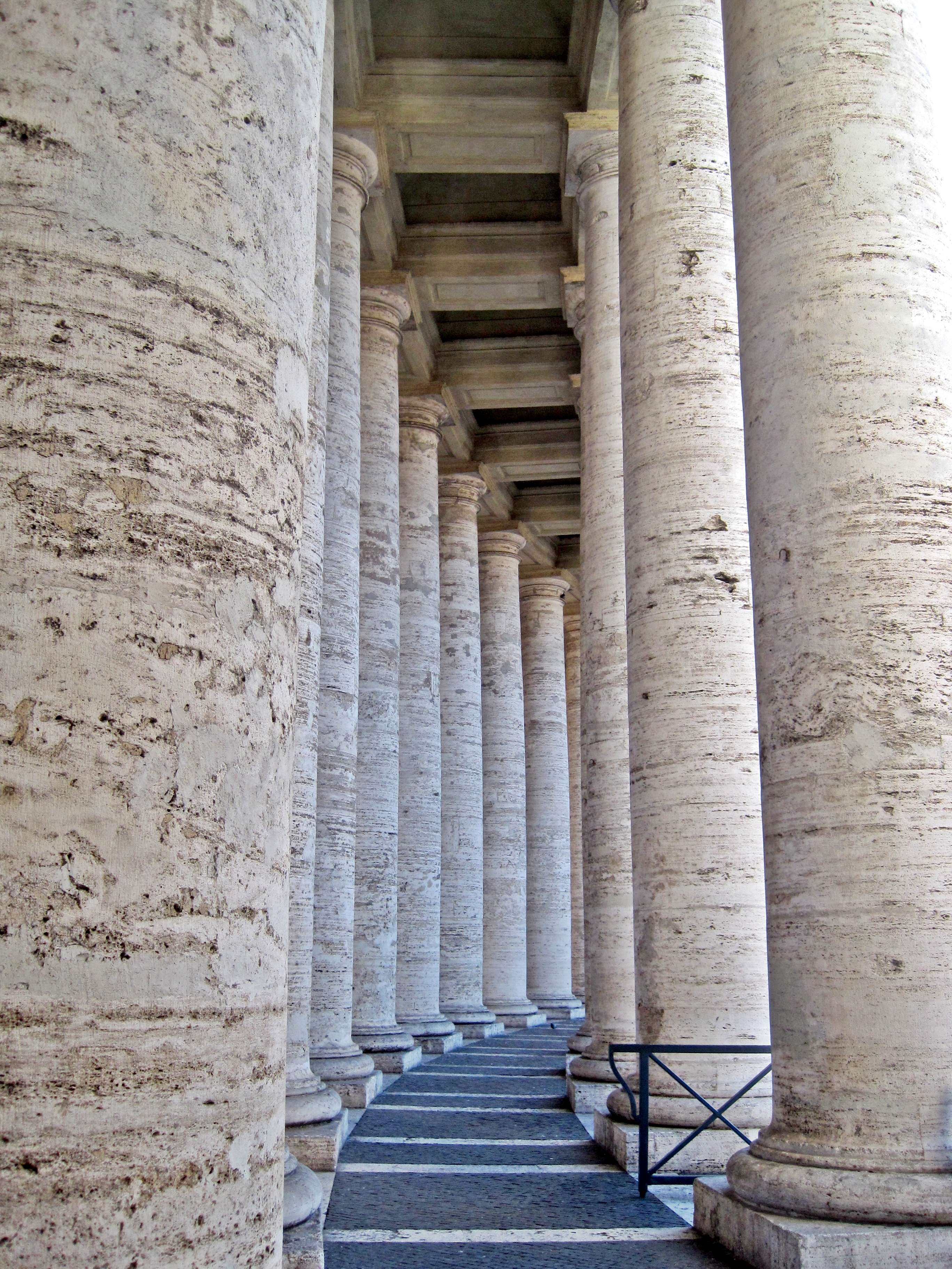 File:Bernini's Colonnade, St. Peter's Square, Rome, Italy.jpg ...