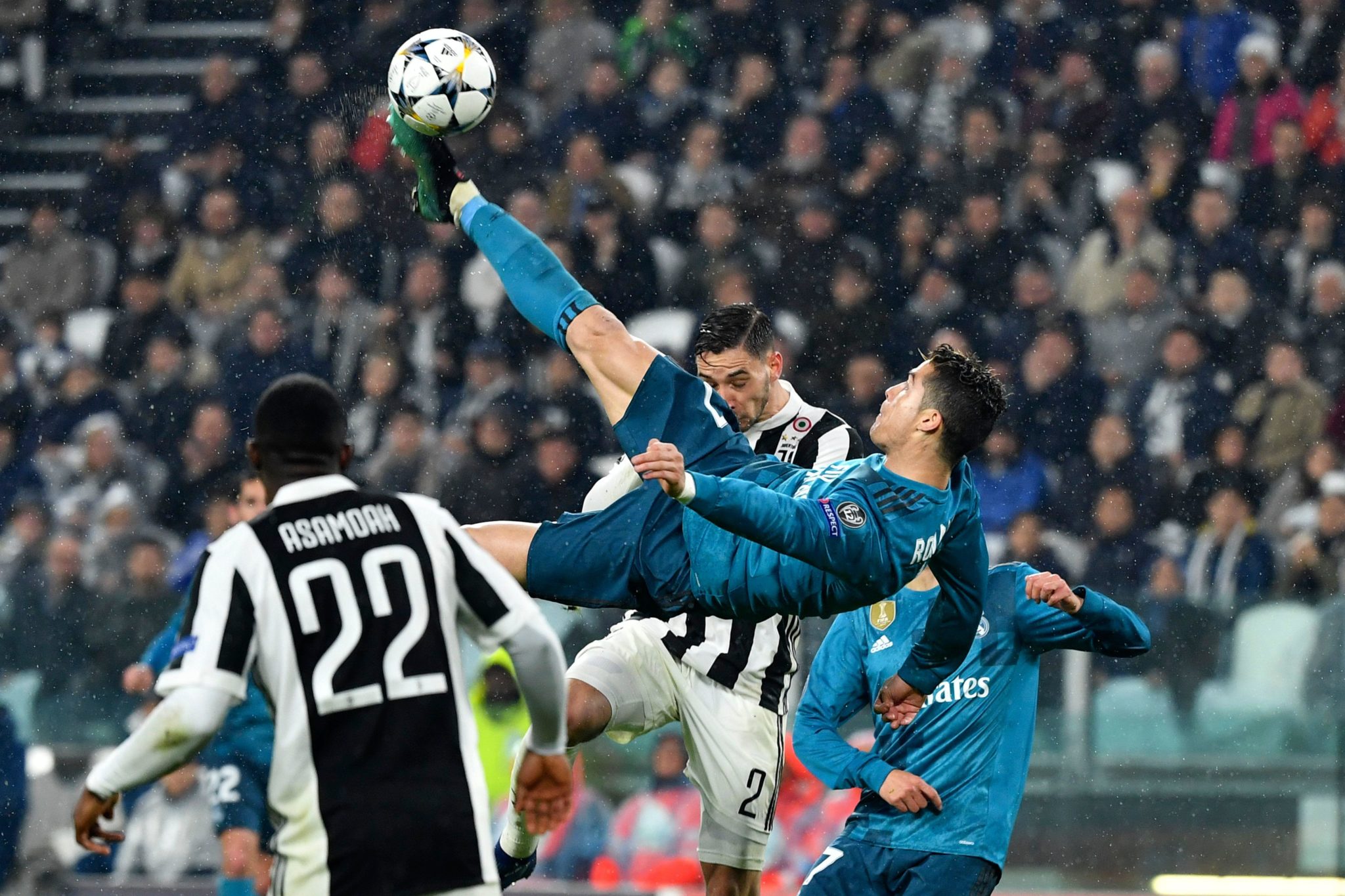 Don't try Ropnaldo's Bicycle Kick at Home, Football Analysts Warn