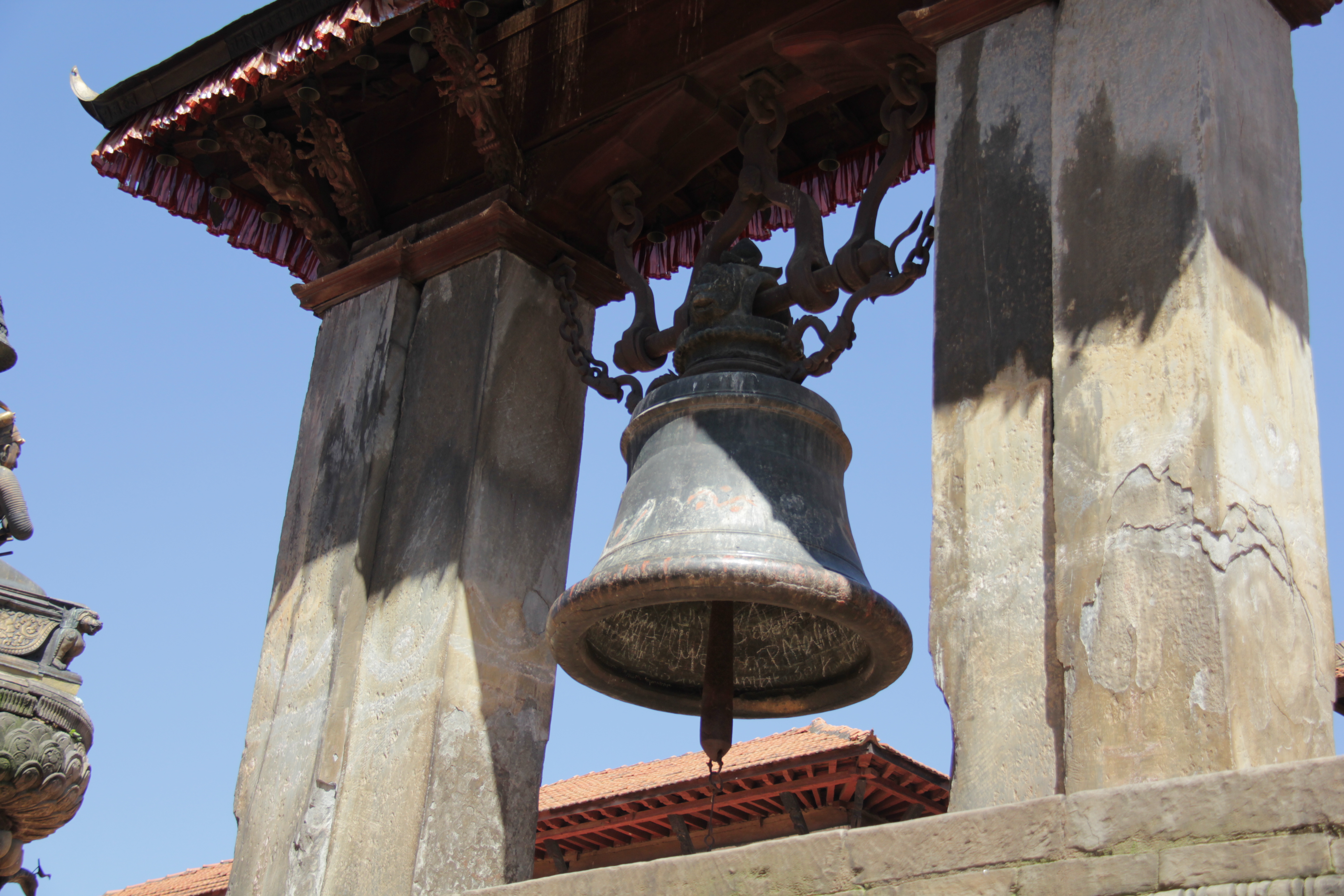 File:Big Bell Bhaktapur GP4.JPG - Wikimedia Commons