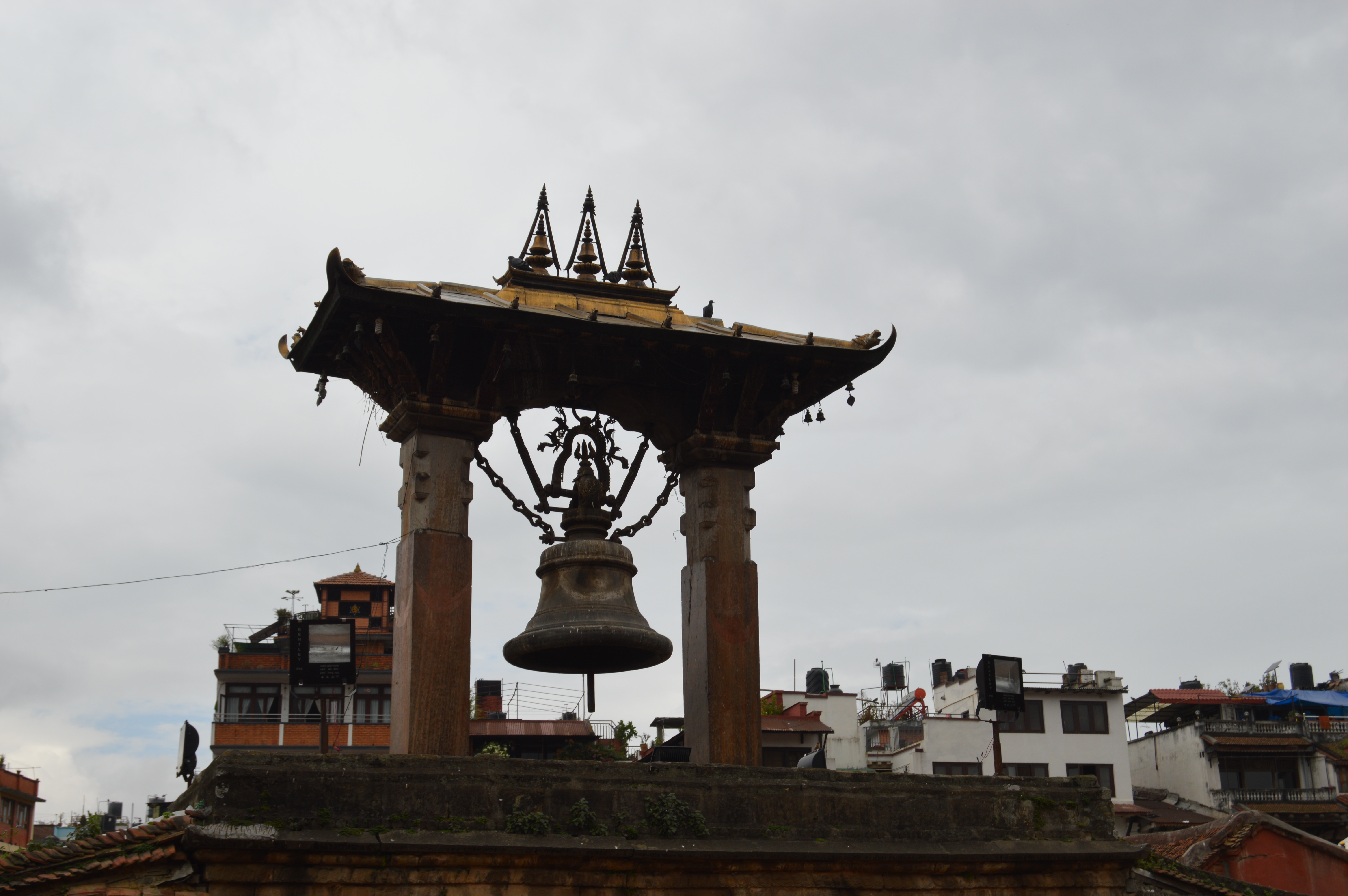File:Big bell of Patan Durbar Square, Lalitpur, Nepal 8.jpg ...