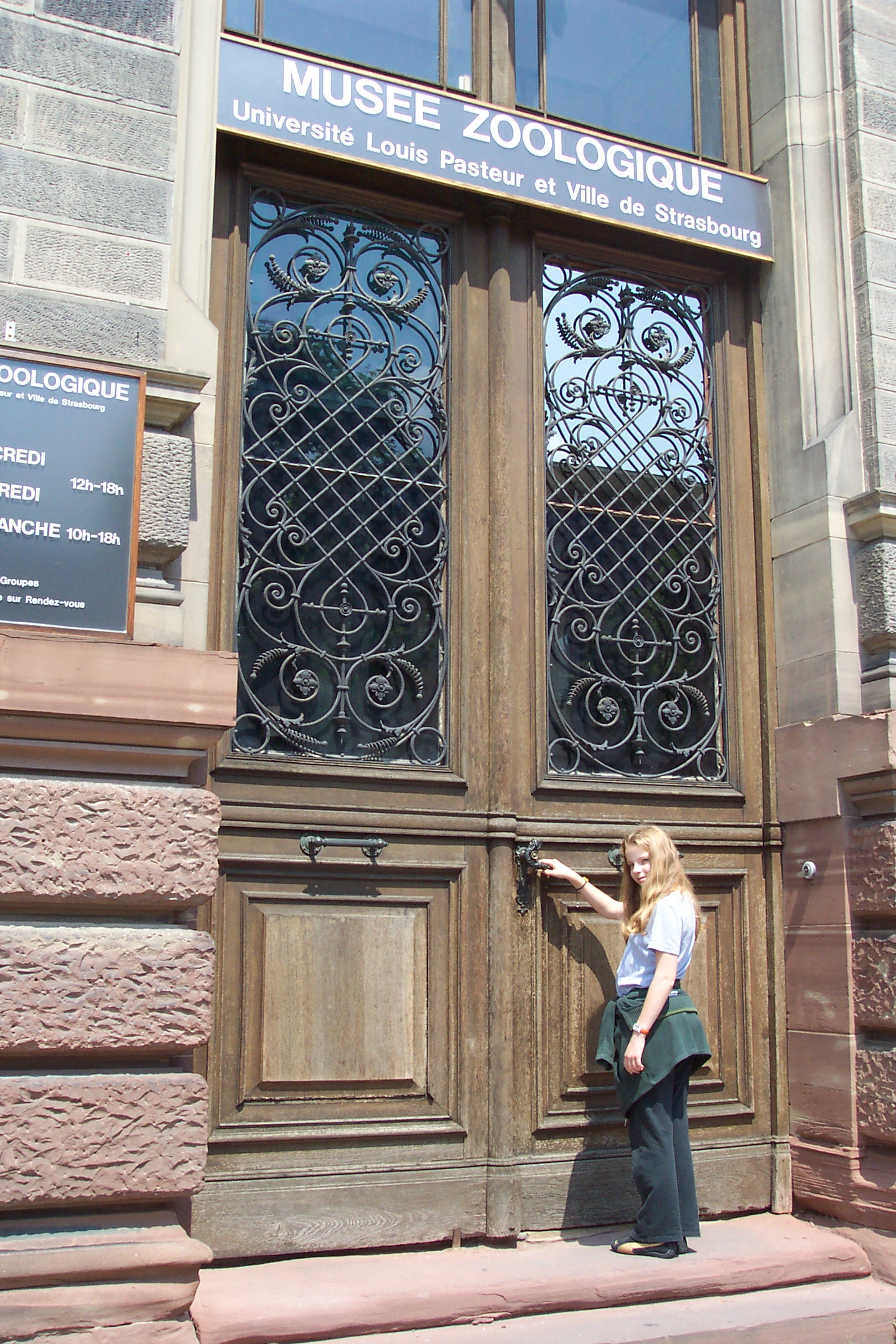 File:Little girl and big door.jpg - Wikimedia Commons