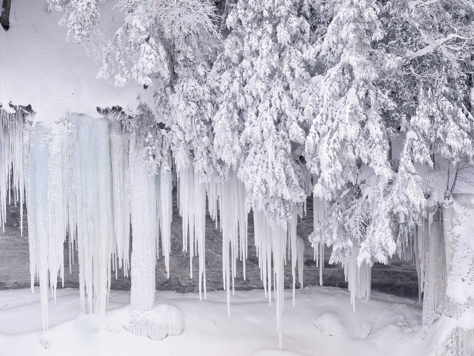 who knew icicles could be this big... | ♥♥♥ Ebony & Ivory ...