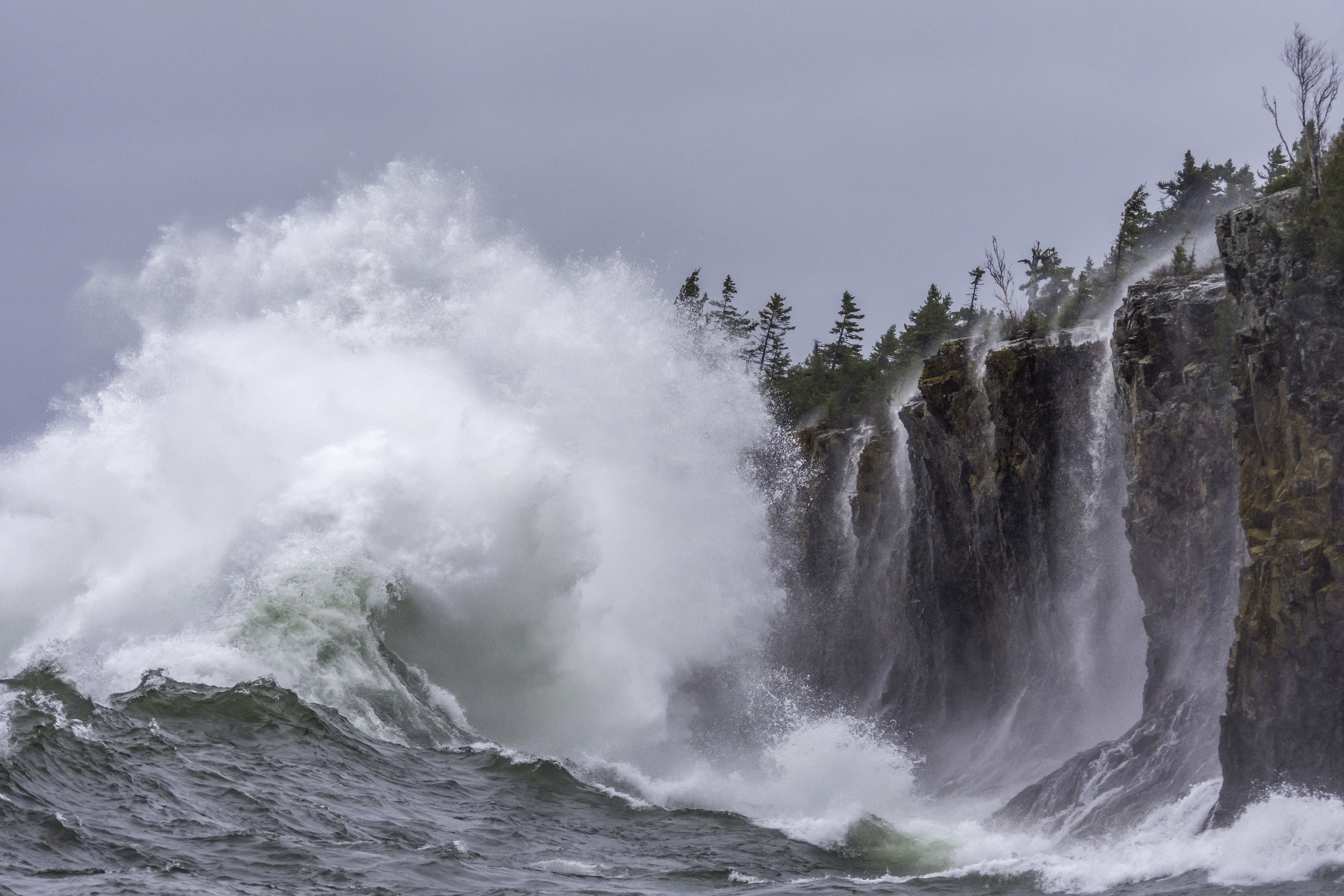 Epic waves crash above cliffs on Lake Superior's shore - StarTribune.com