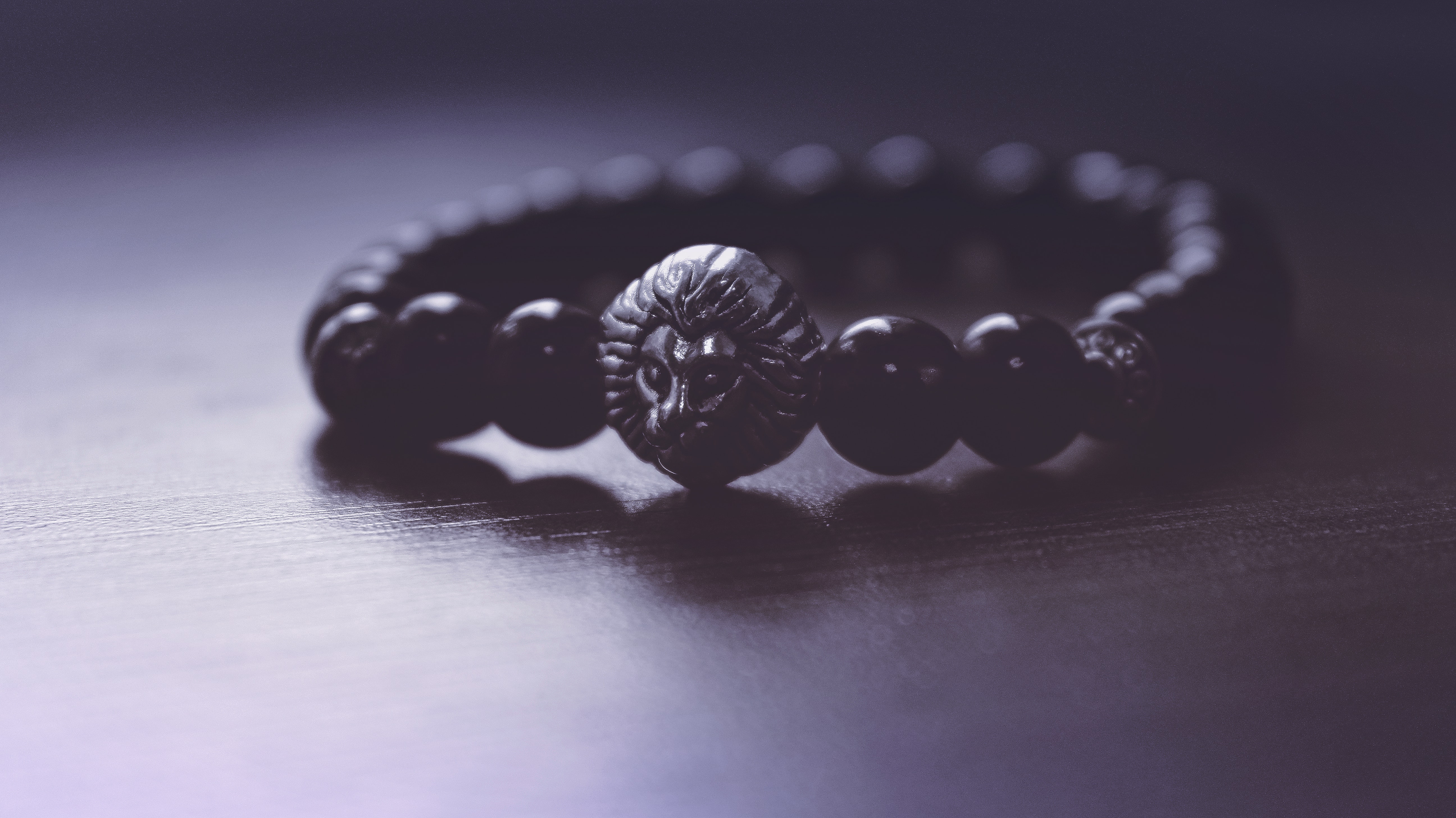Black beaded lion pendant bracelet photo