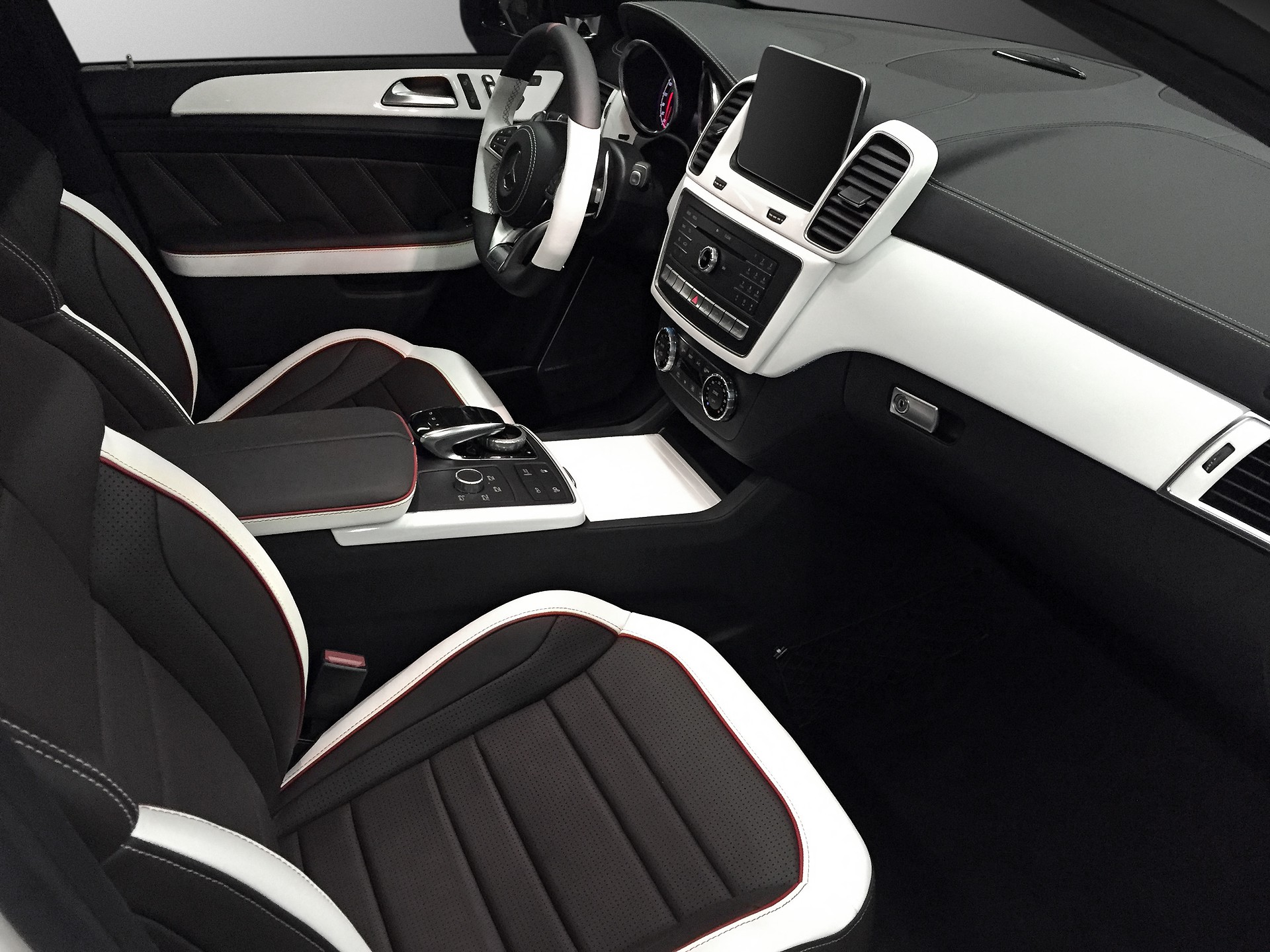 Black & White: GLE Coupe Interior / TopCar