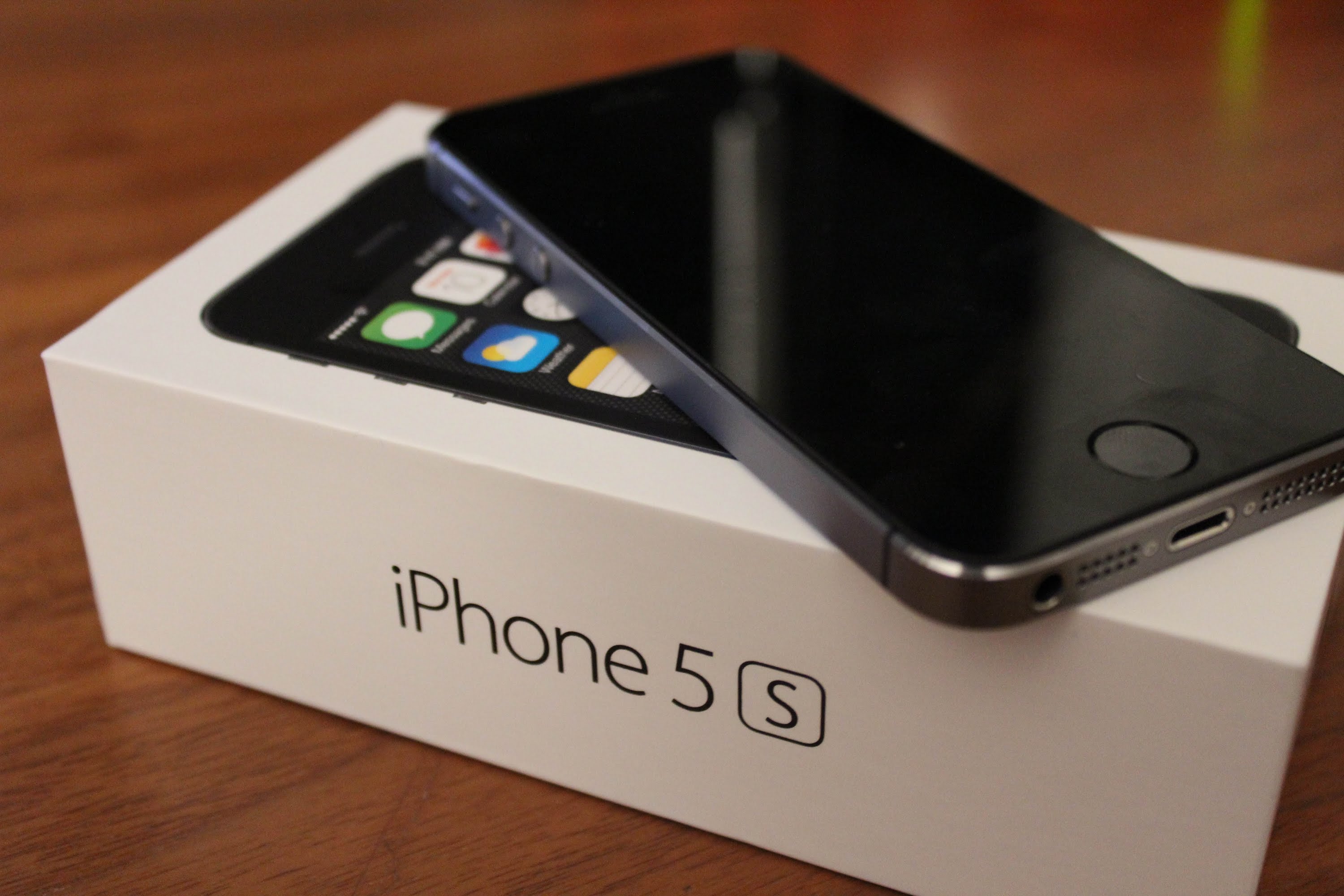 iPhone 5s Unboxing and First Impressions(HD) - YouTube