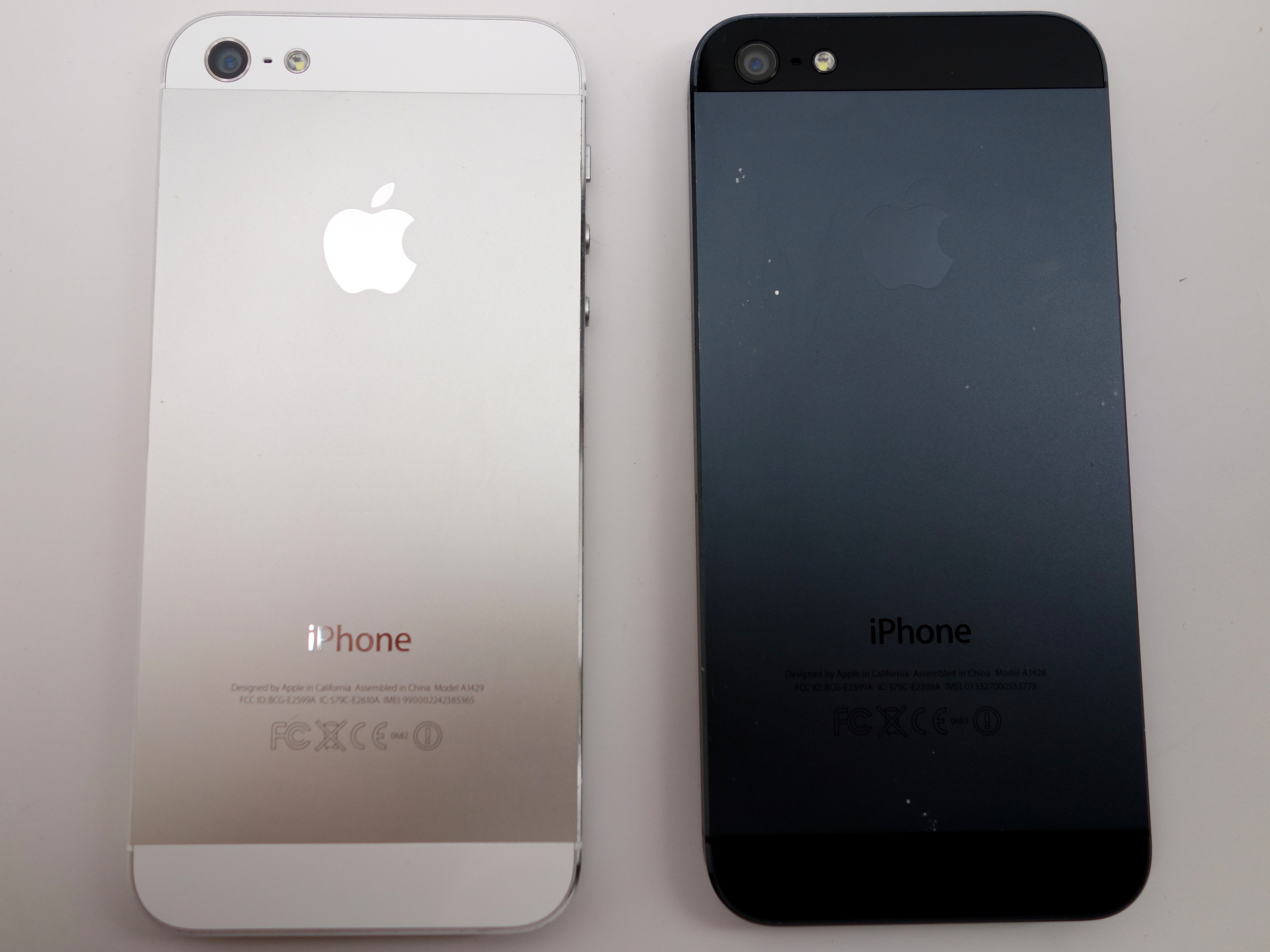 iPhone 5: Black vs White