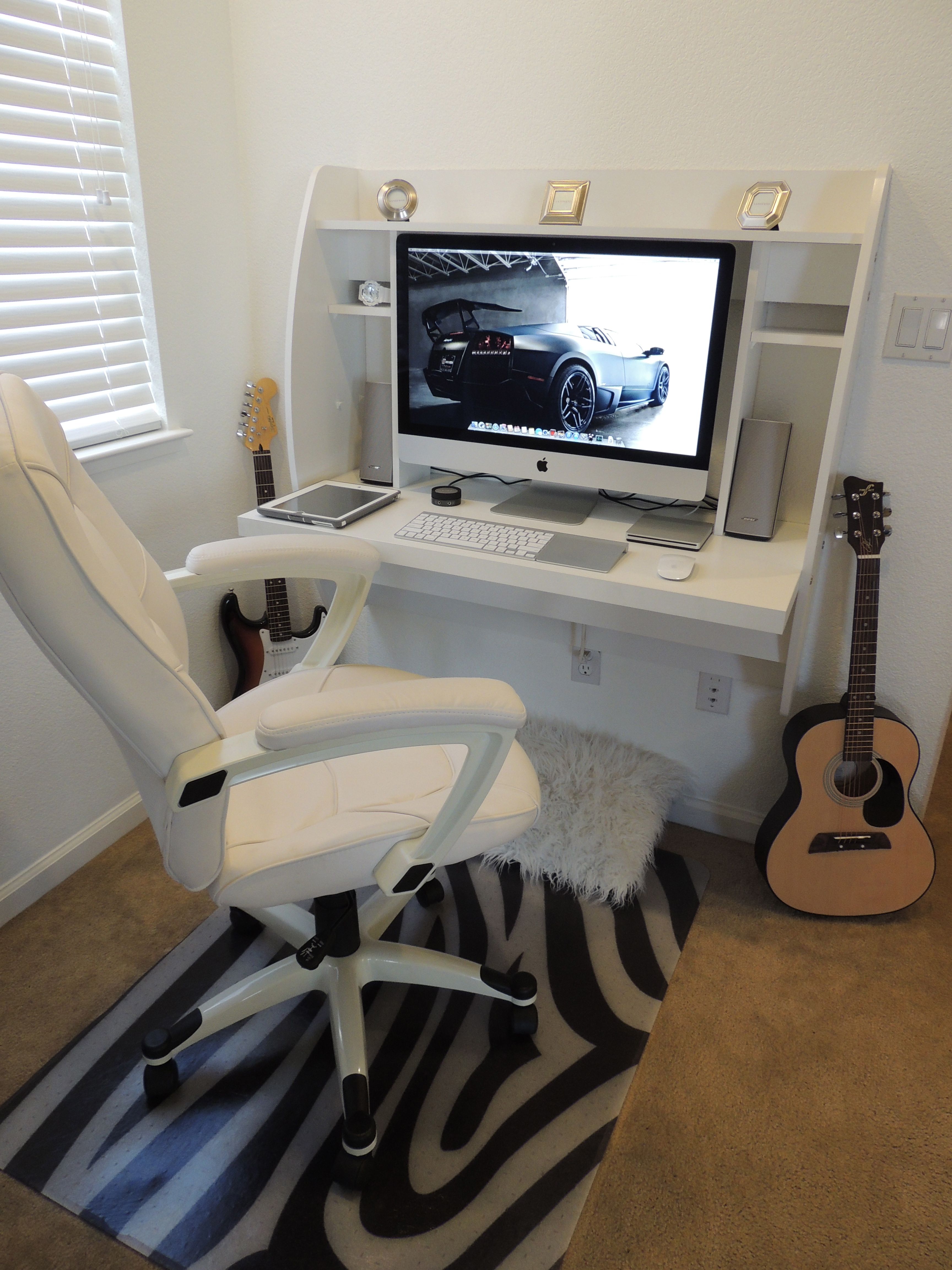Sweet setup with white floating desk, 27'' iMac. | | mac setups ...