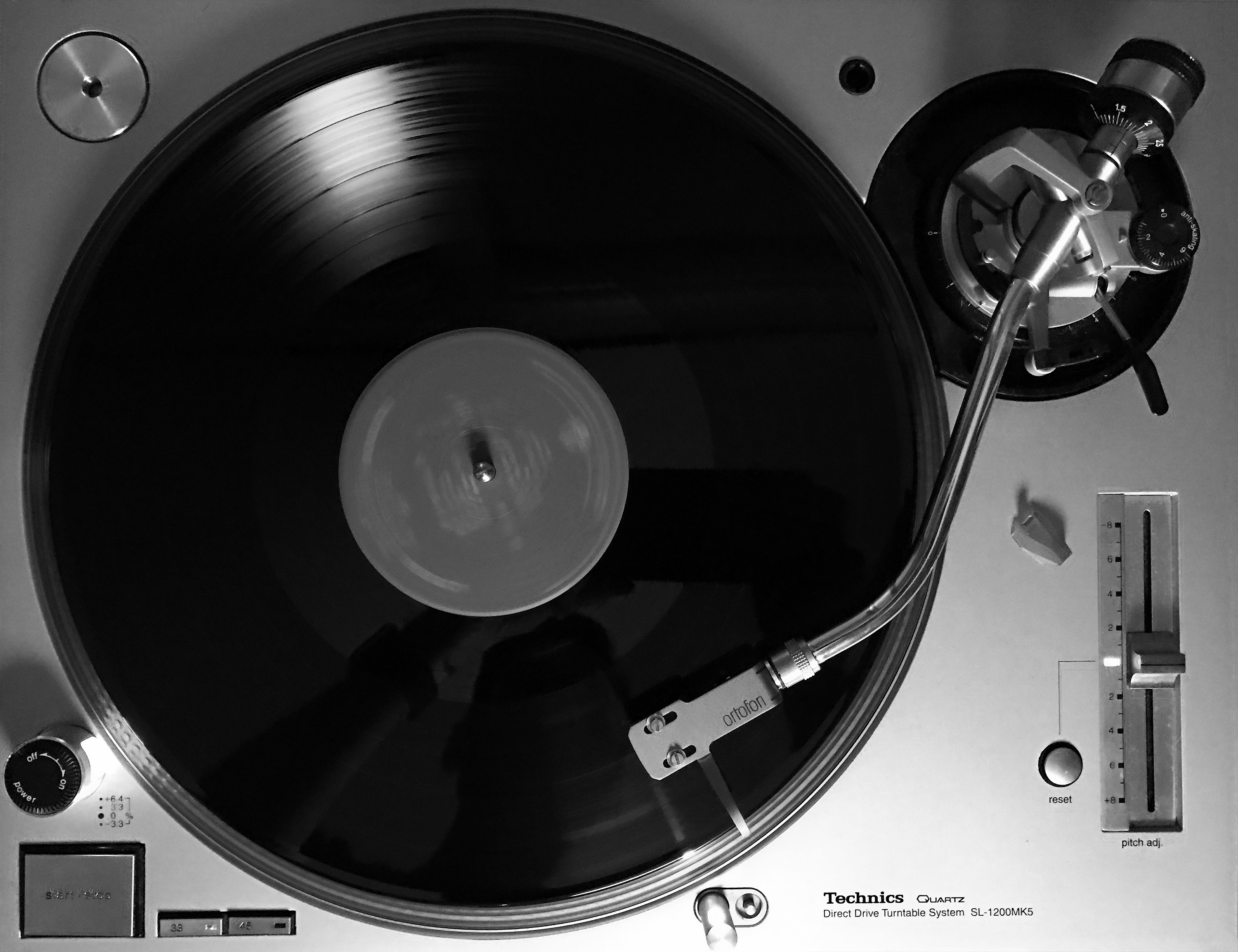 Black White Vinyl Record Player Free Stock Photo - NegativeSpace