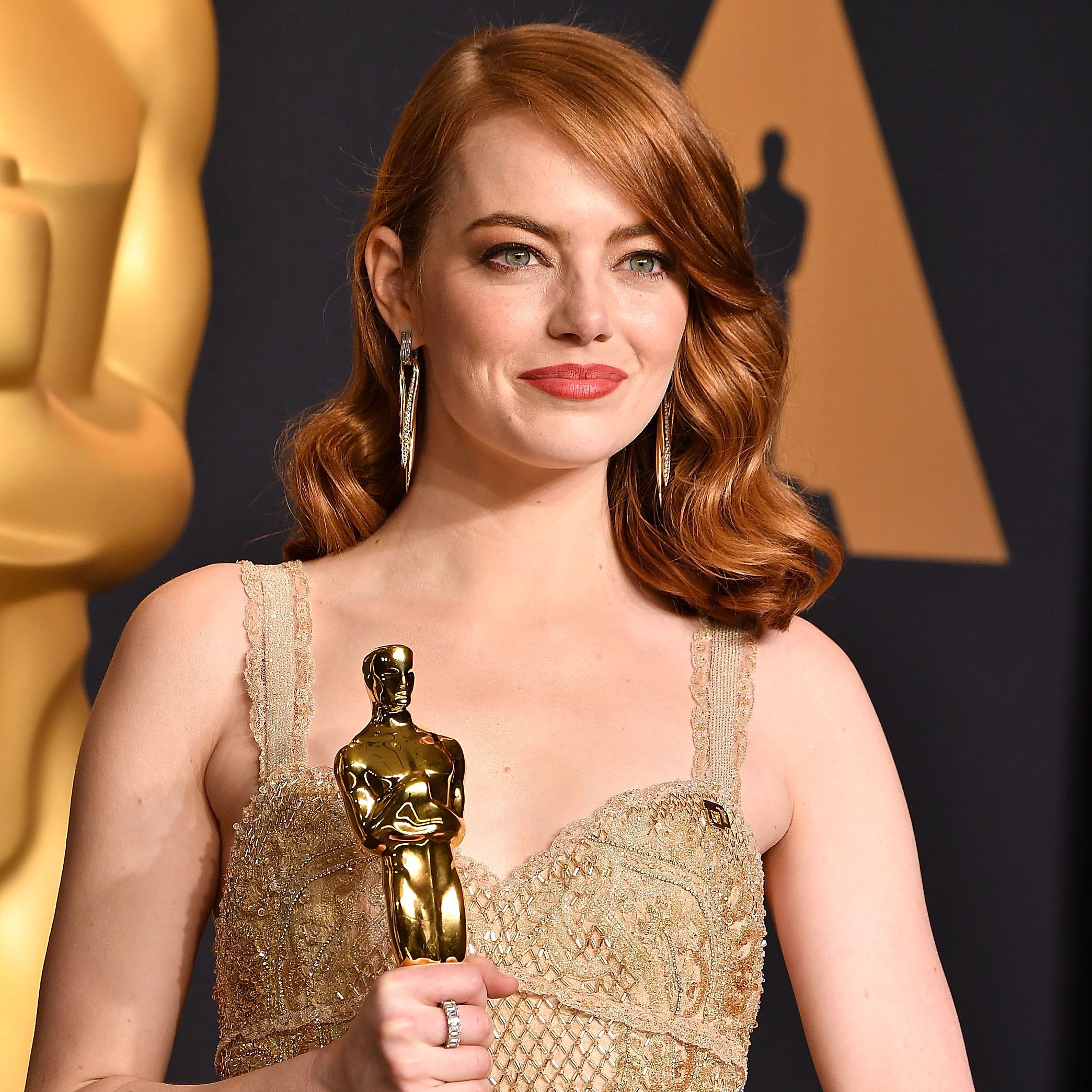 How Emma Stone Got Her Platinum Blonde Hair Color in 2 Easy Steps ...
