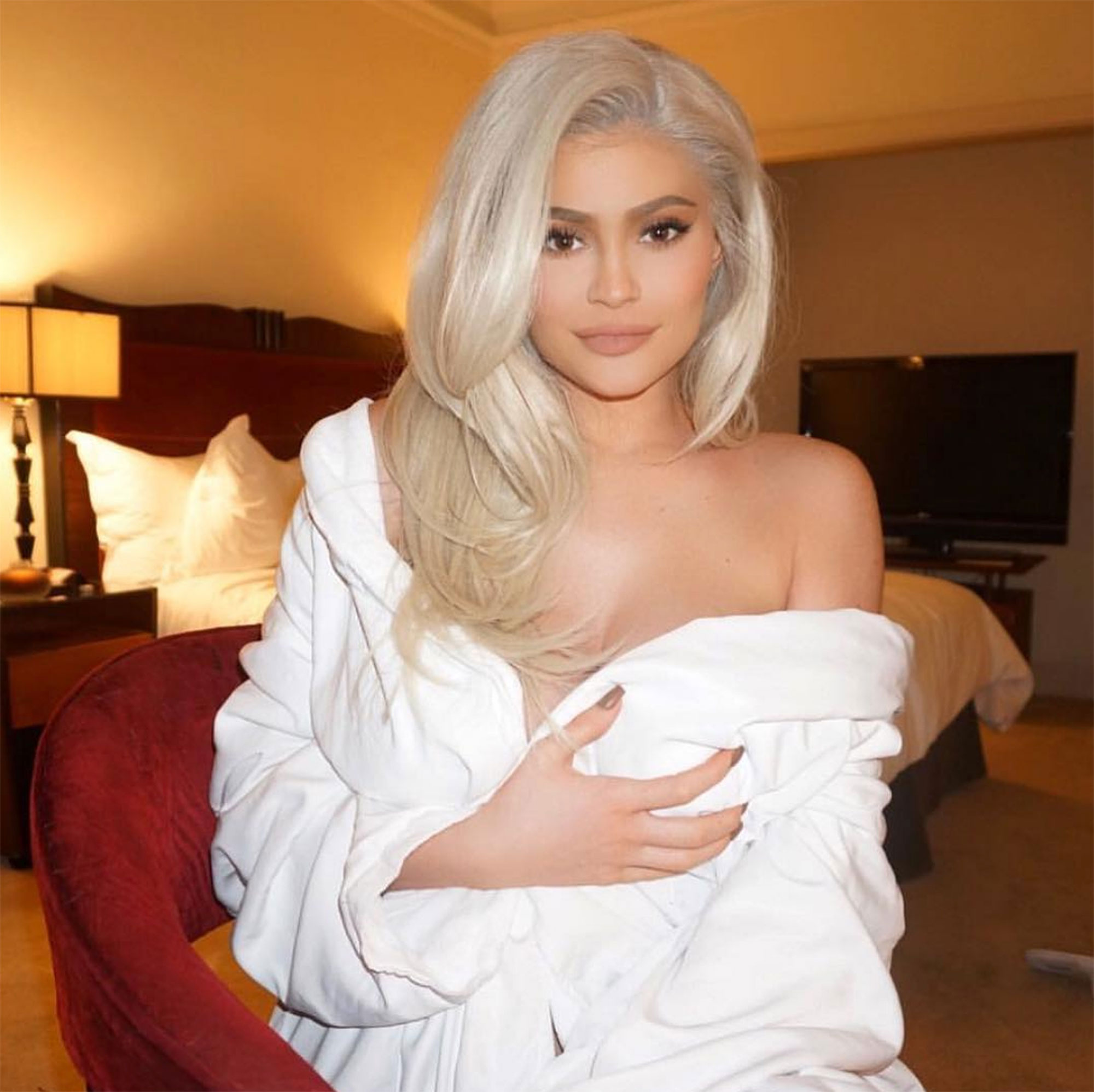 Did New Mom Kylie Jenner Just Dye Her Hair Blonde? | PEOPLE.com