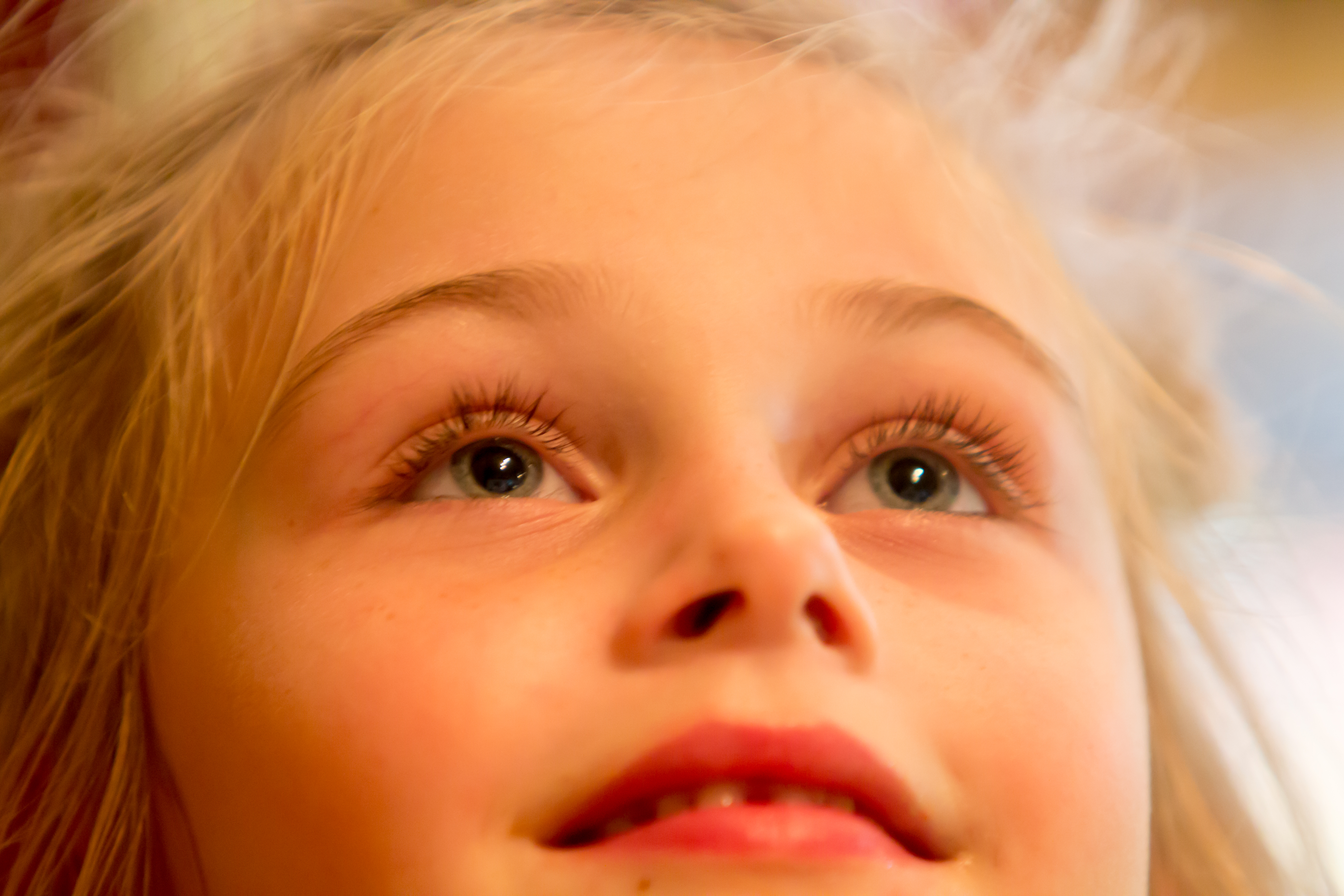 File:Closeup of a young blonde girl face looking up.jpg - Wikimedia ...