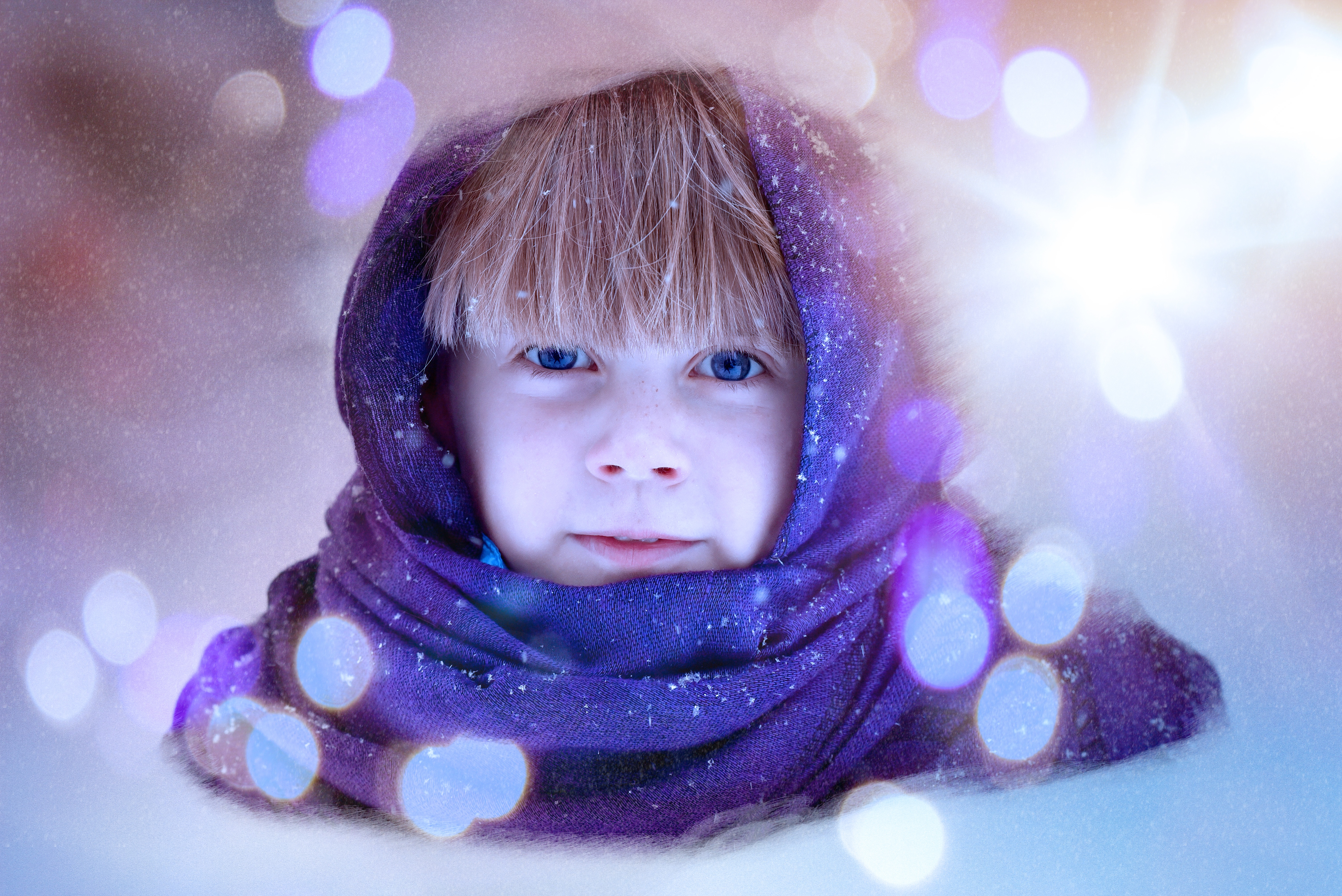 Маленькой девочке холодно. Ребёнок с шарфом на лице. Боке фотосессия дети. Фотосессия в синем для ребенка. Дети с шарфом на лице зимой.