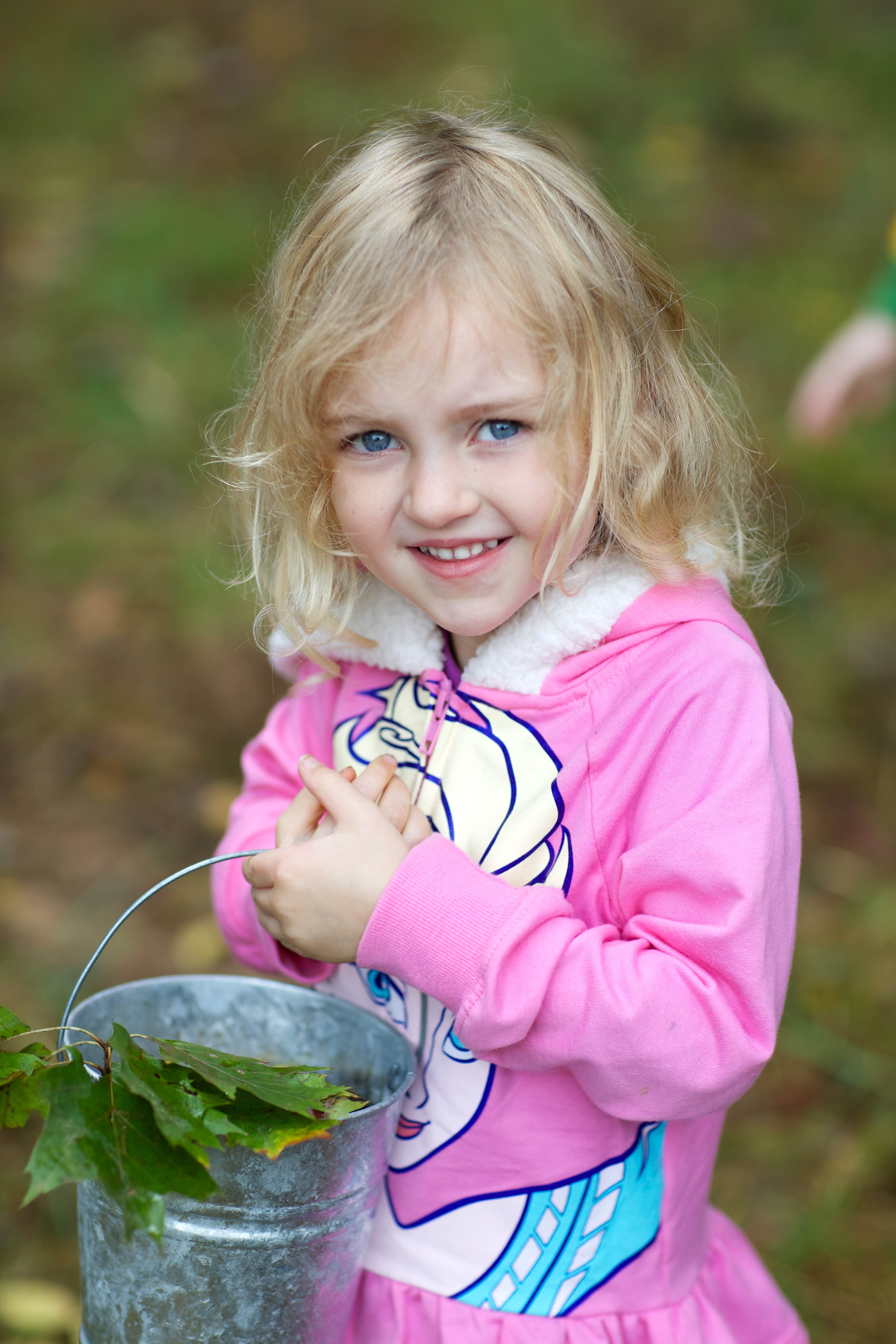 Free picture: cute, blonde, young girl, collects, acorns, leaves, bucket