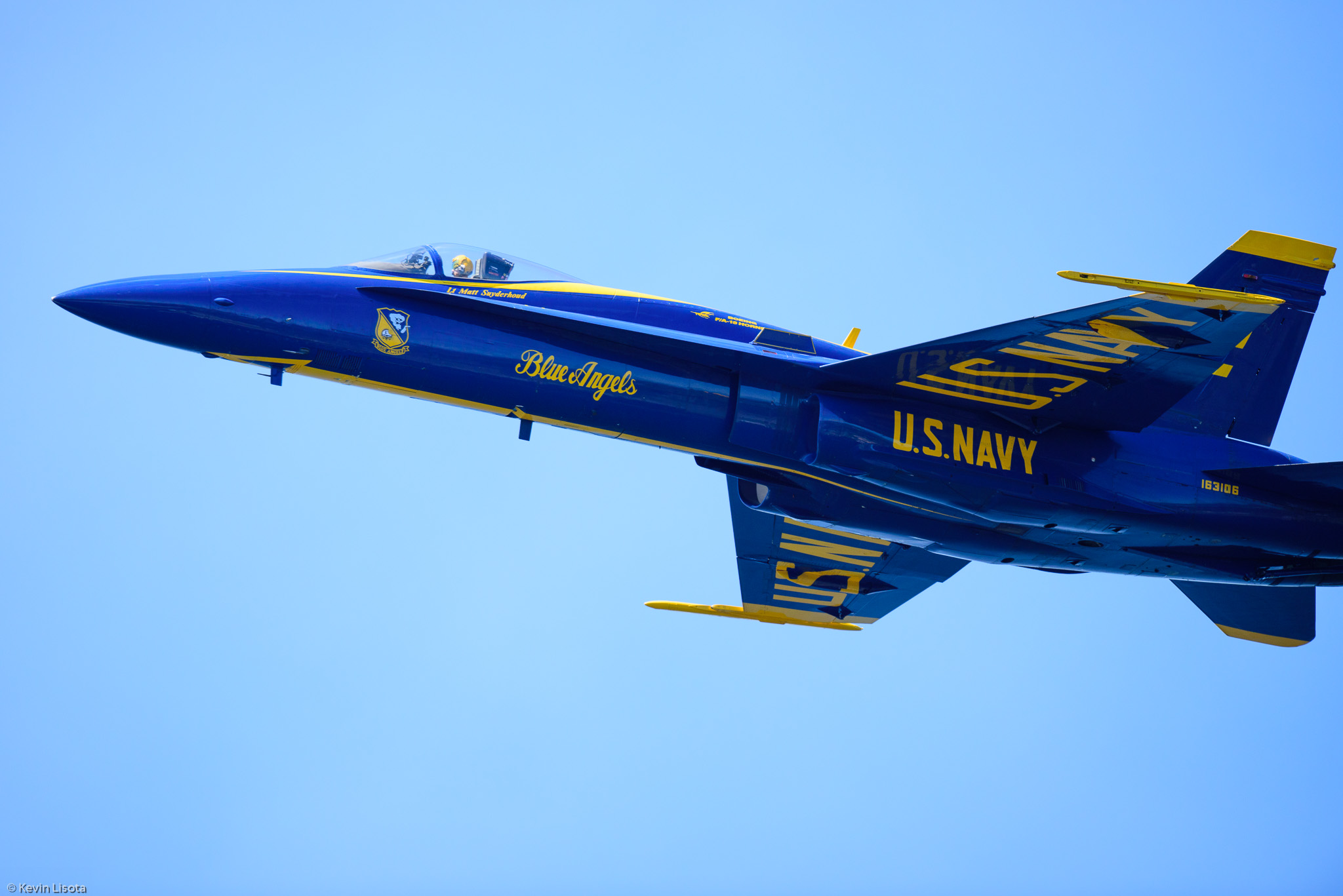 Blue Angels jet gets packed up for trip to Seattle – GeekWire