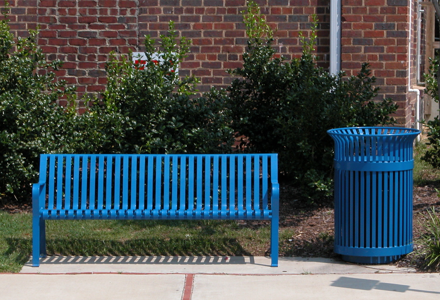File:2003-07 Blue bench and garbage receptacle.jpg - Wikimedia Commons