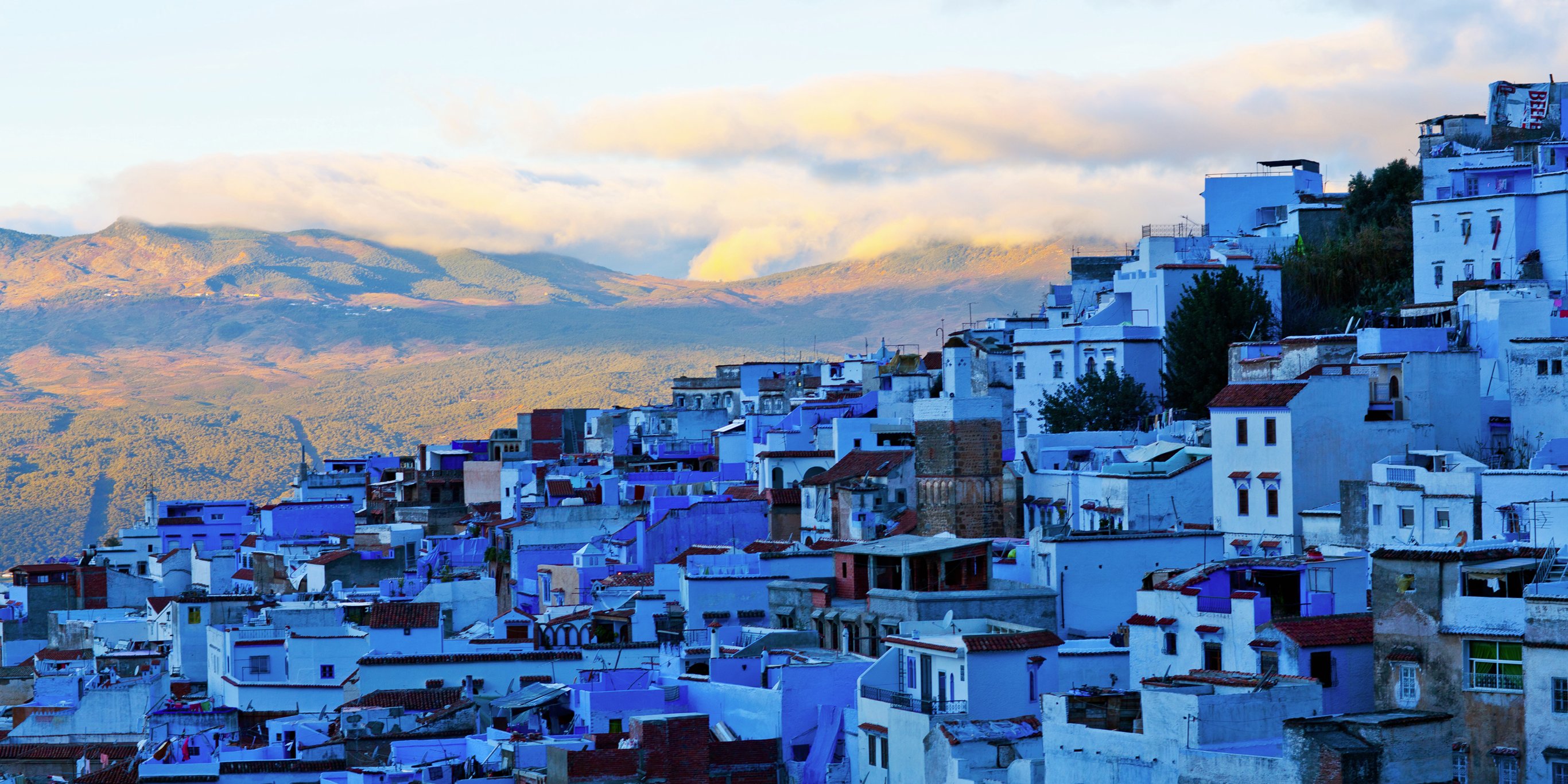 The City of Chefchaouen in Morocco is painted blue - INSIDER