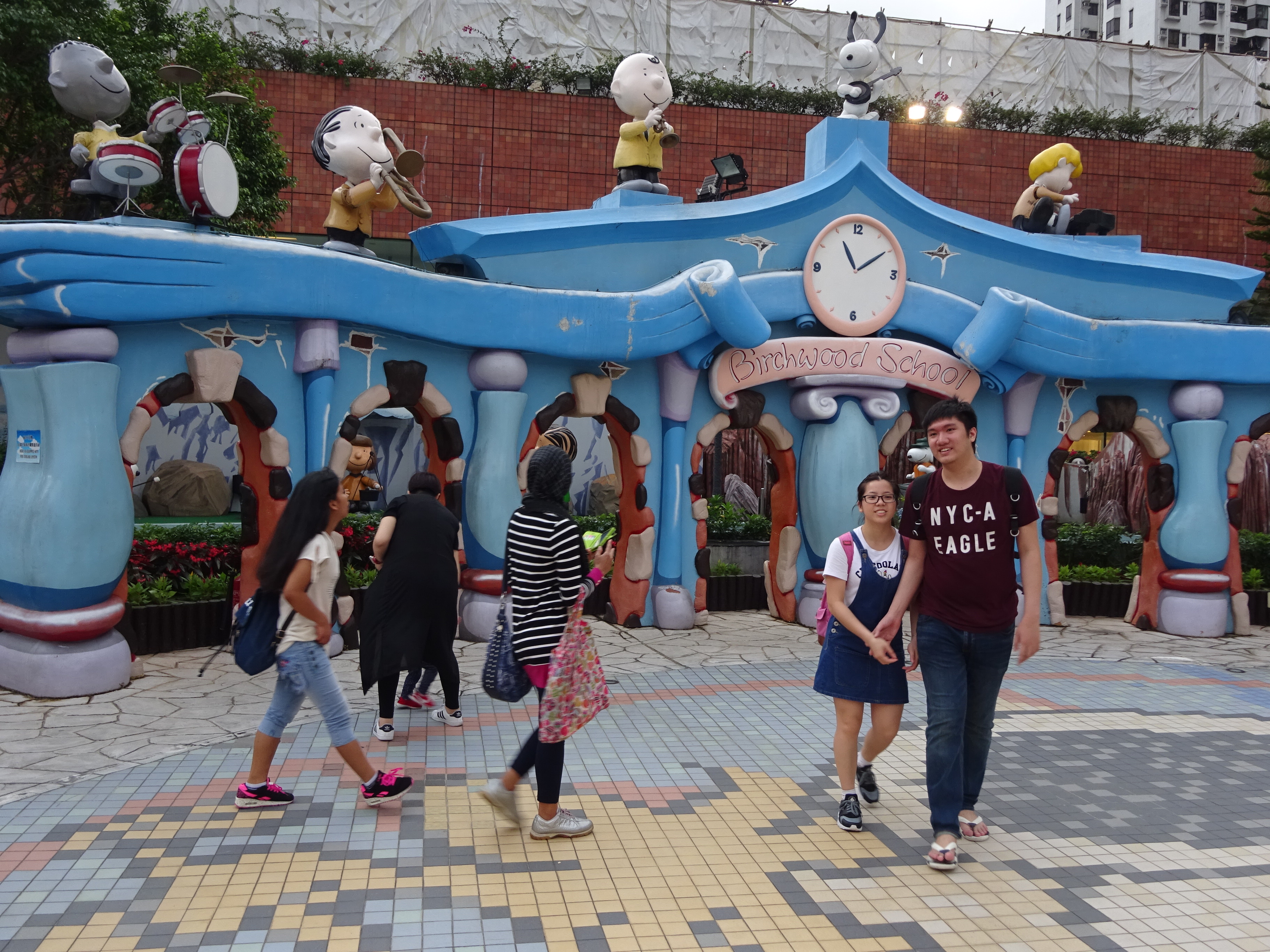 File:HK Shatin 史諾比開心世界 Snoopy's World blue gate sign n ...
