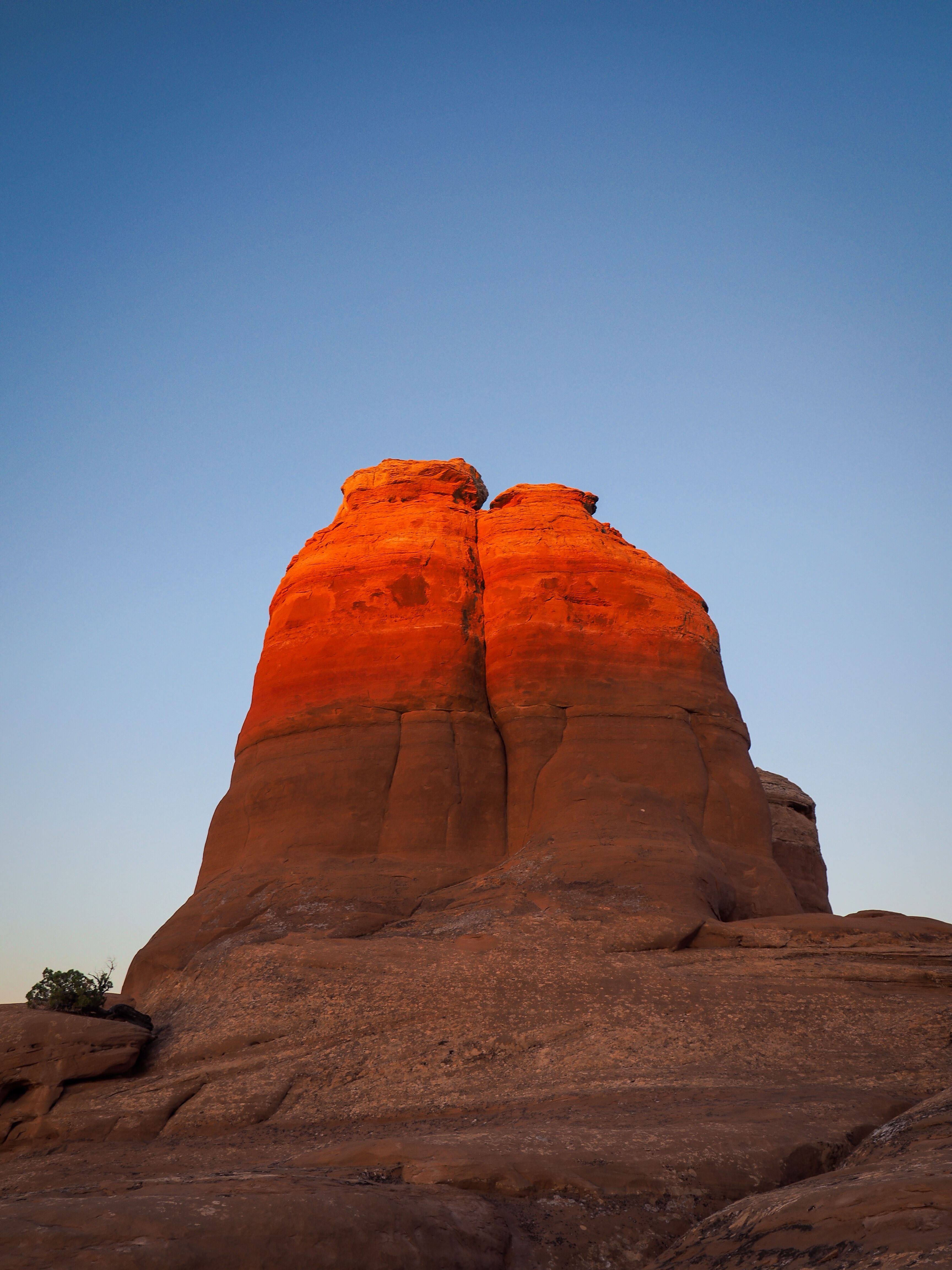 The days last glowing ember in the desert - Arches NP [OC] [3456 x ...