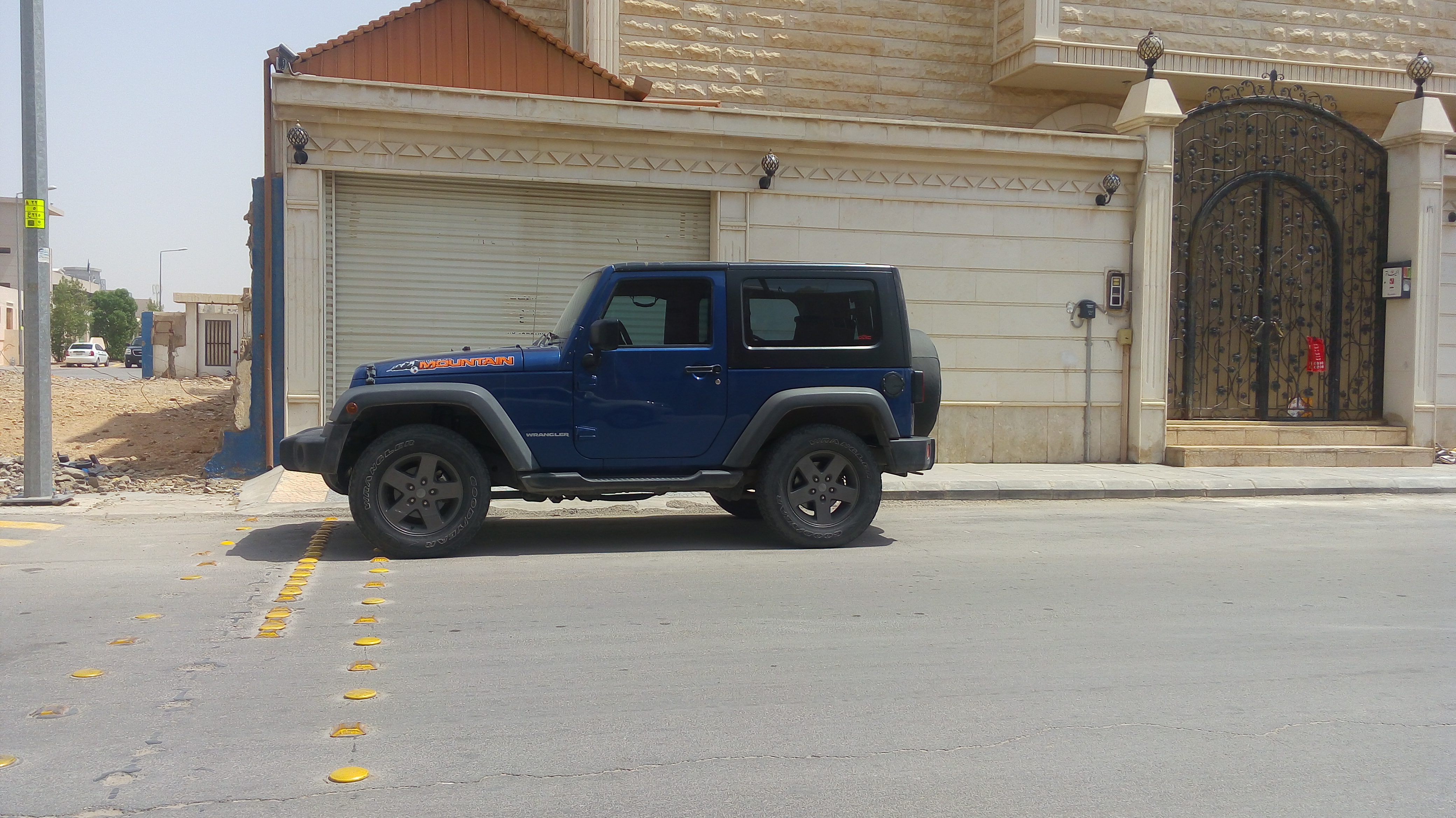 Blue jeep photo