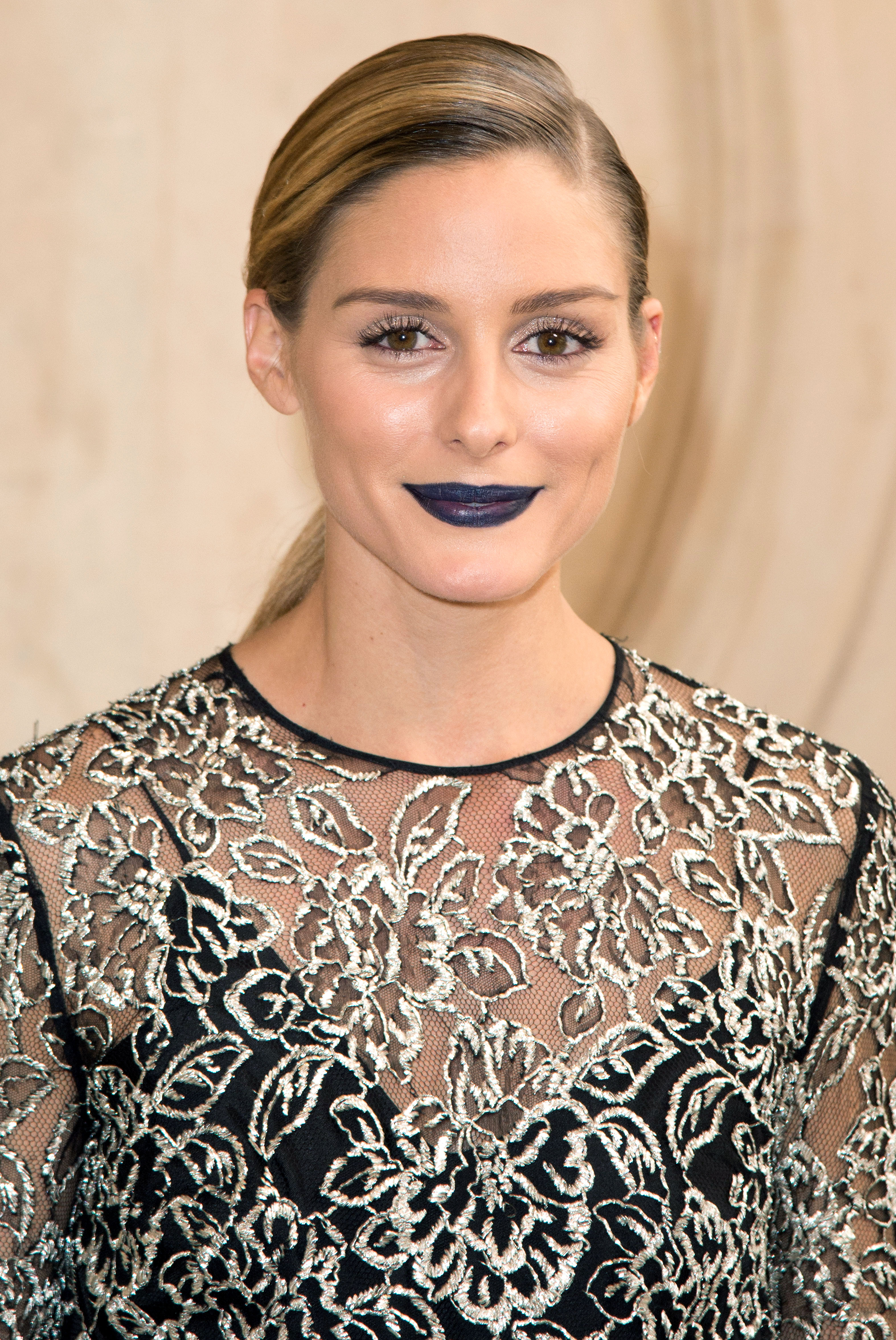 How to Wear Navy Blue Lipstick Like Olivia Palermo, Beyonce