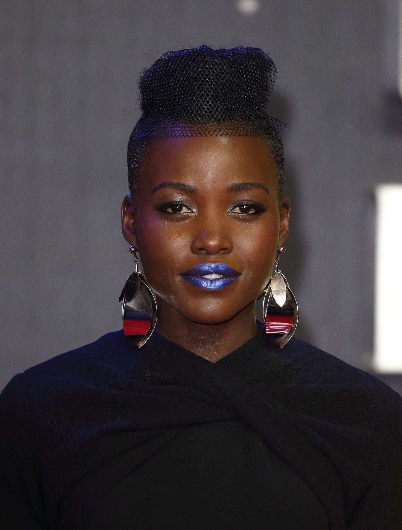 Lupita Nyong'o's Blue Lipstick Proves She Can Pull Off Anything ...