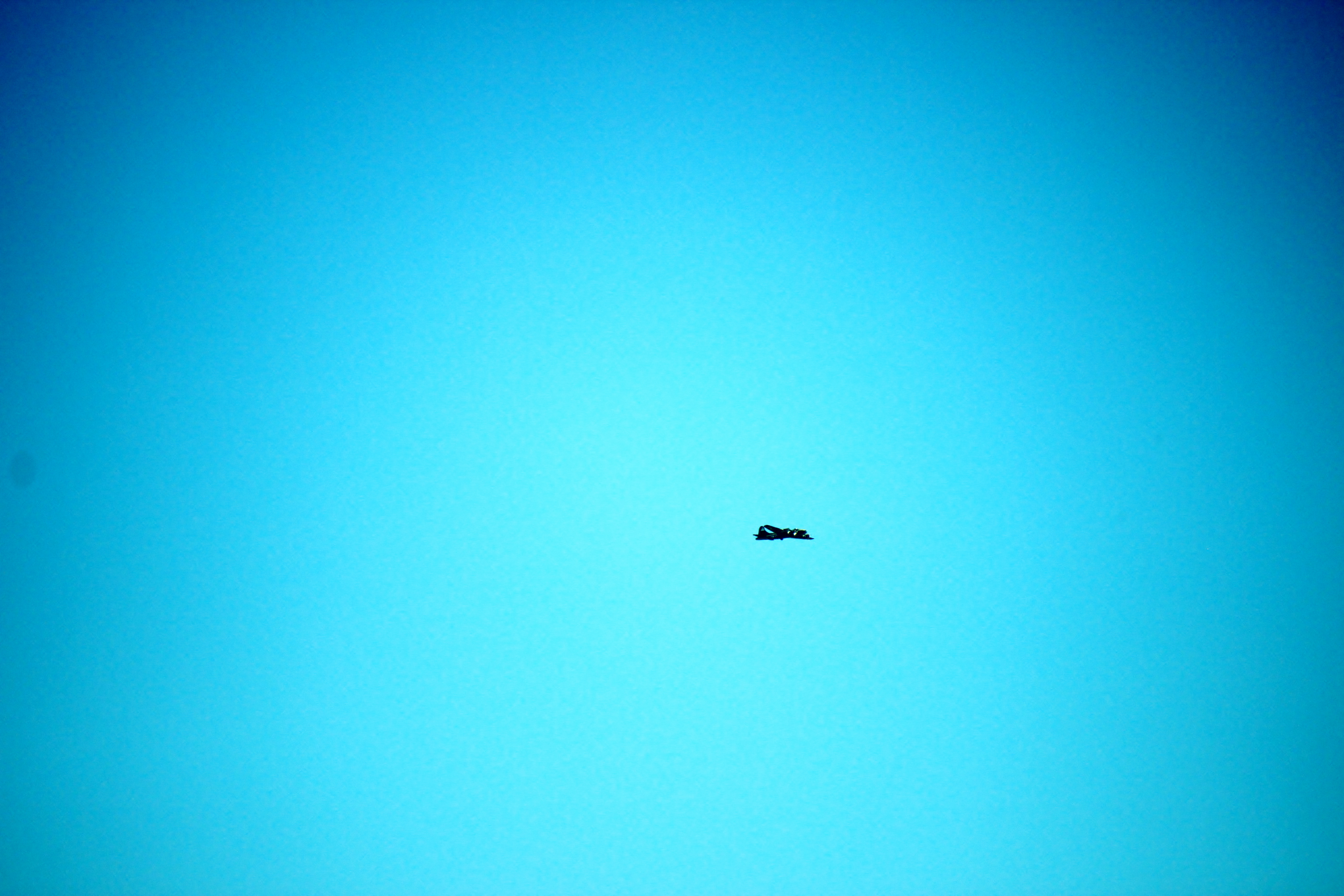 File:Blue Sky With Plane.jpg - Wikimedia Commons