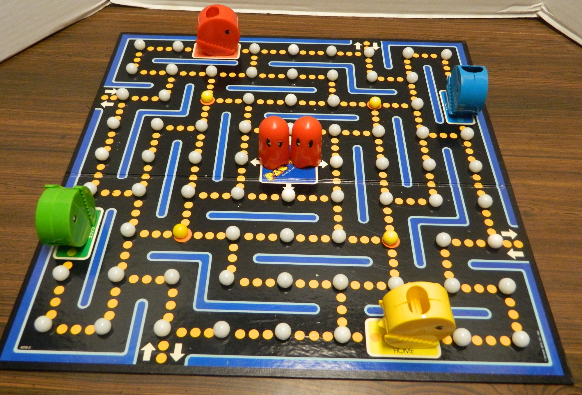 Pac-Man Board Game (1980) Review and Rules | Geeky Hobbies