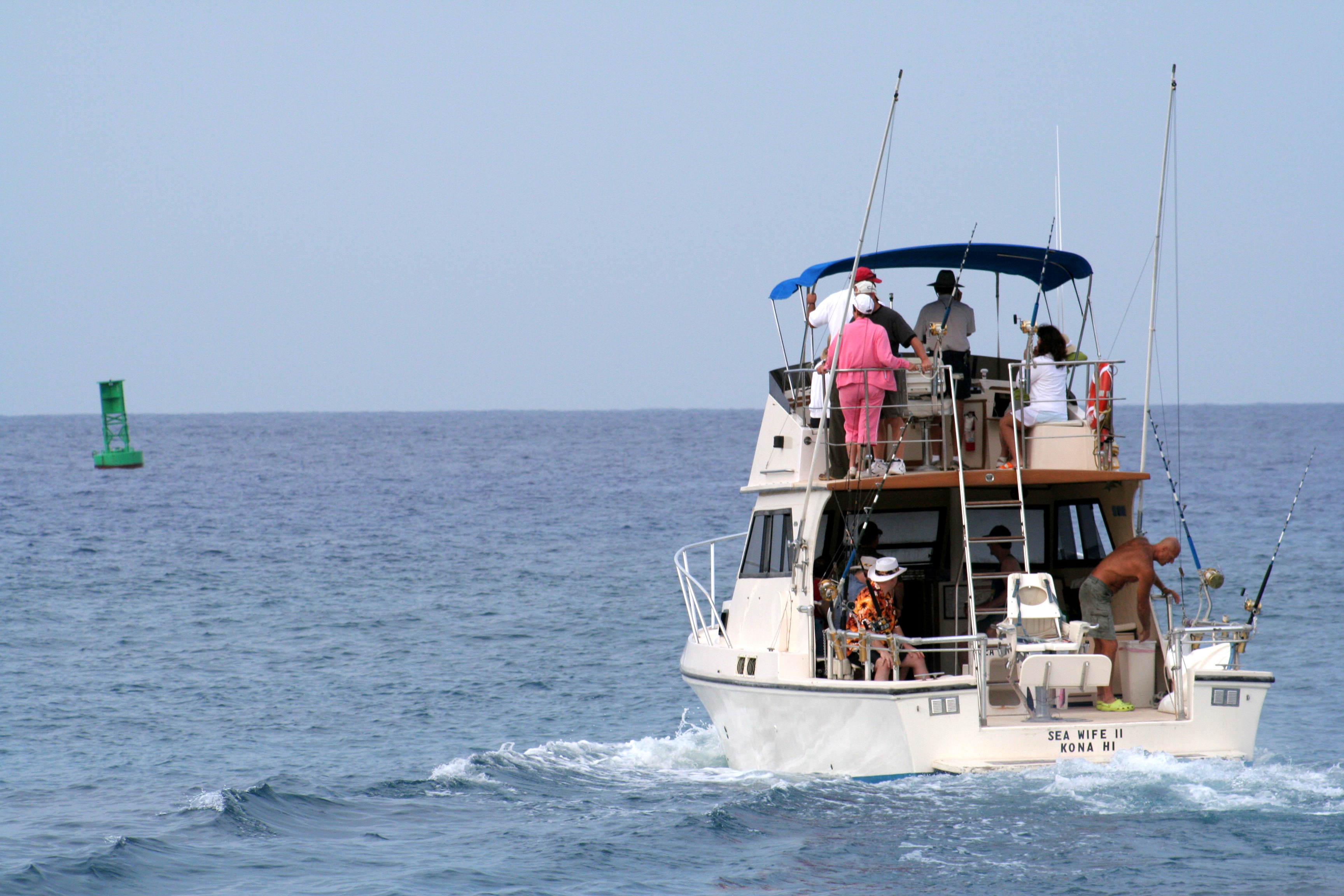 File:Charter fishing boat in Hawaii.jpg - Wikimedia Commons