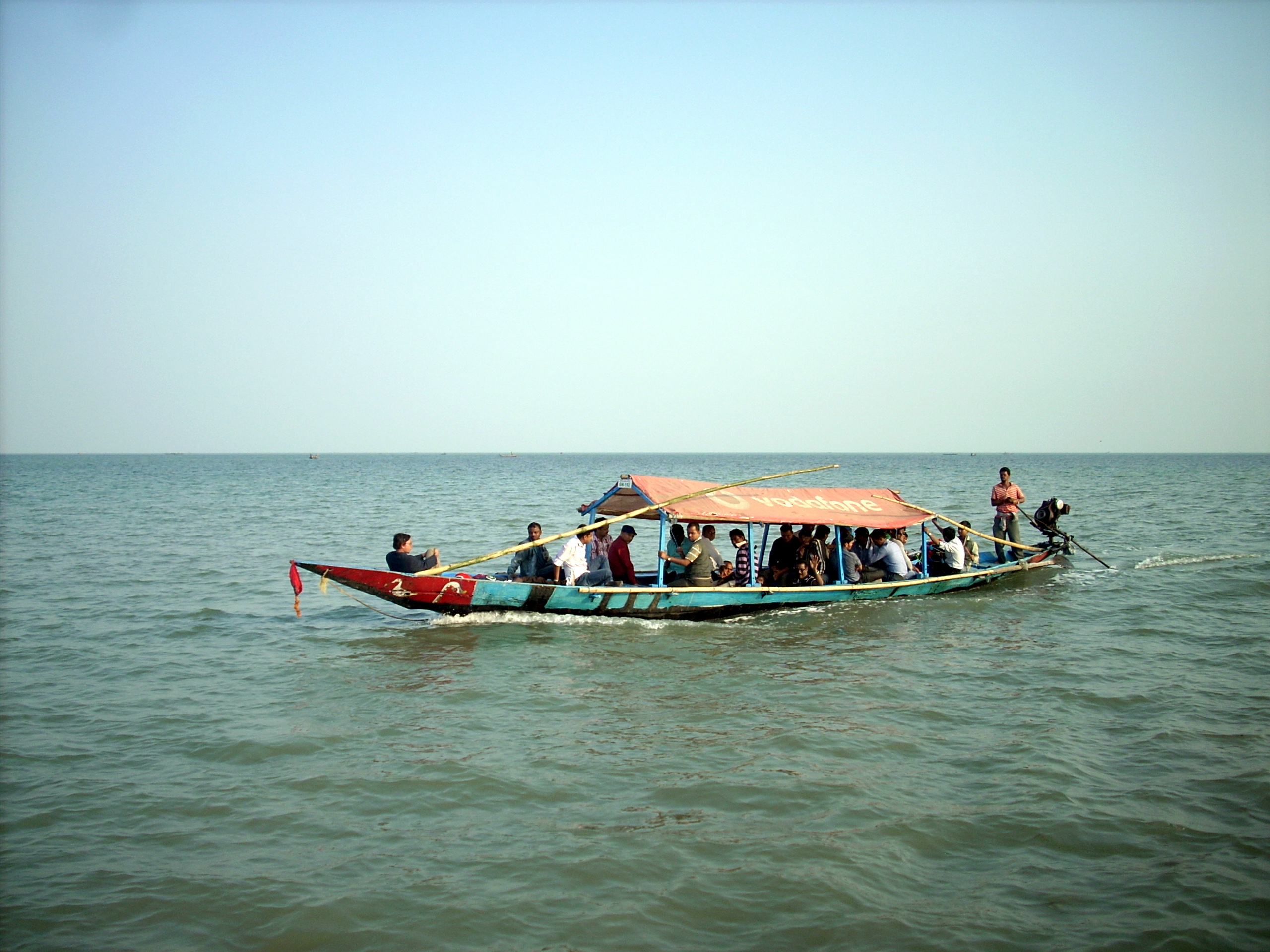 File:Boat ride on Chilika Lake, Balugaon, Odisha, India.jpg ...