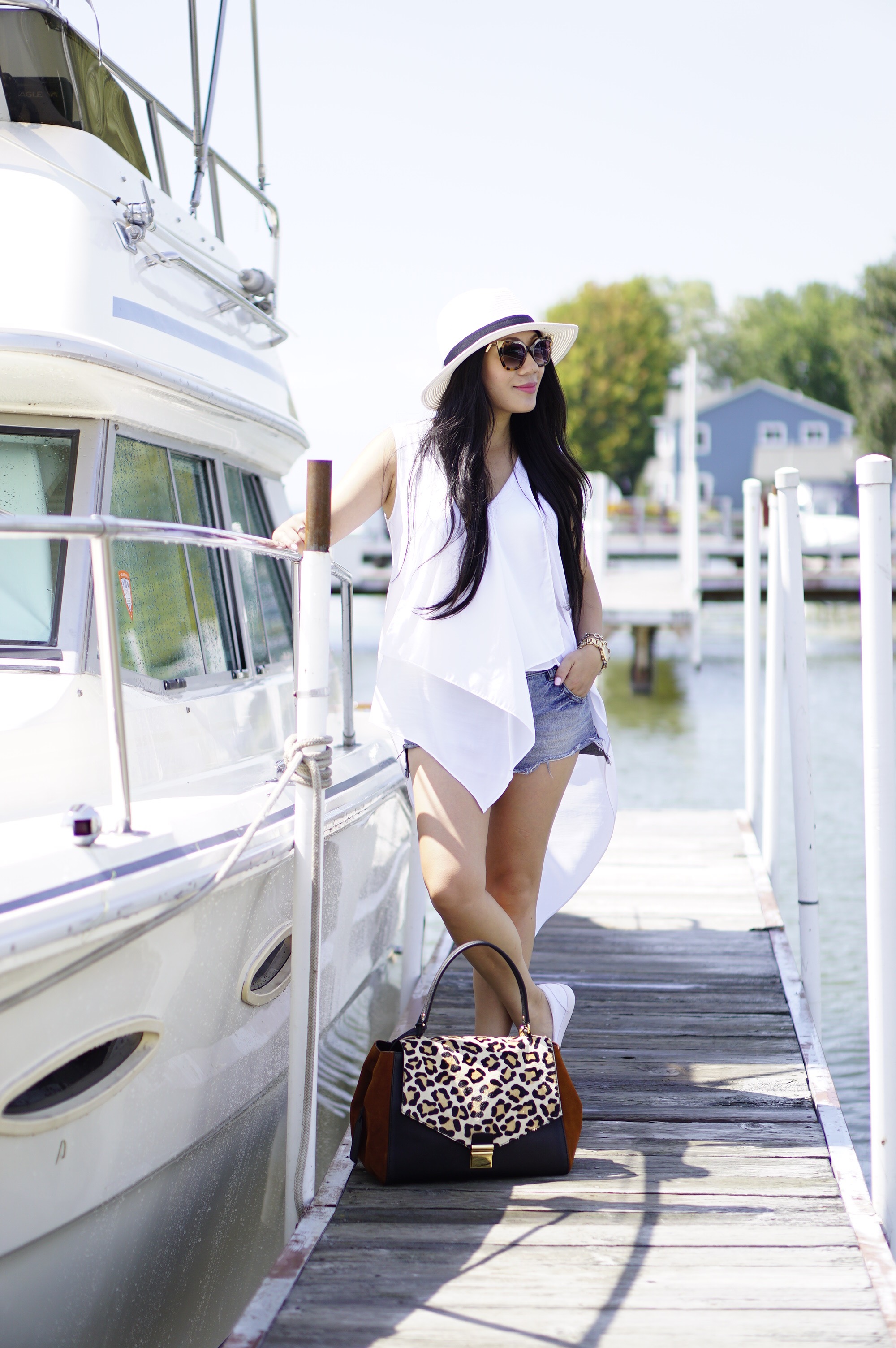 What to wear on a boat ride? - Color and Grace