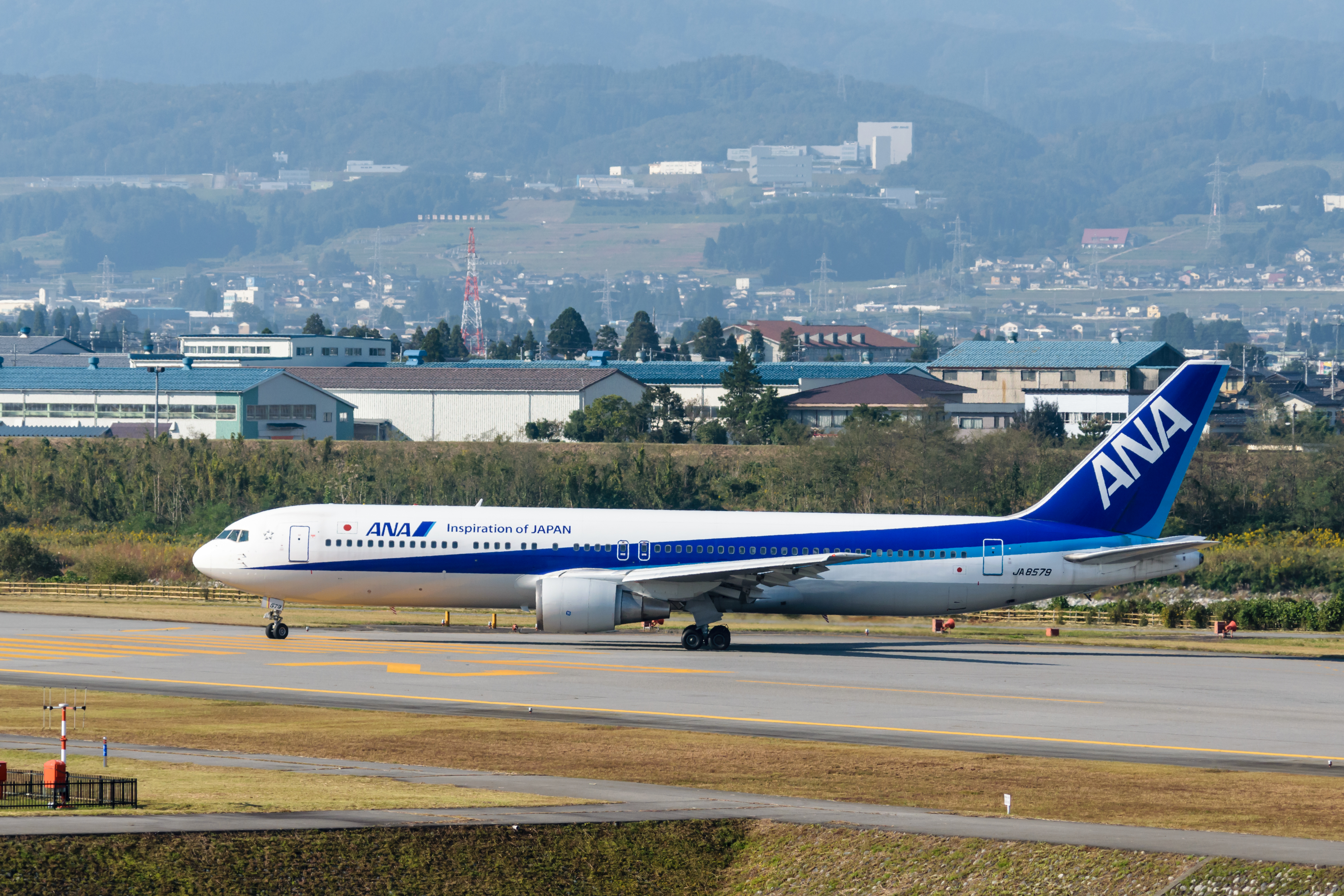 Boeing 767-381 (ja8579) photo