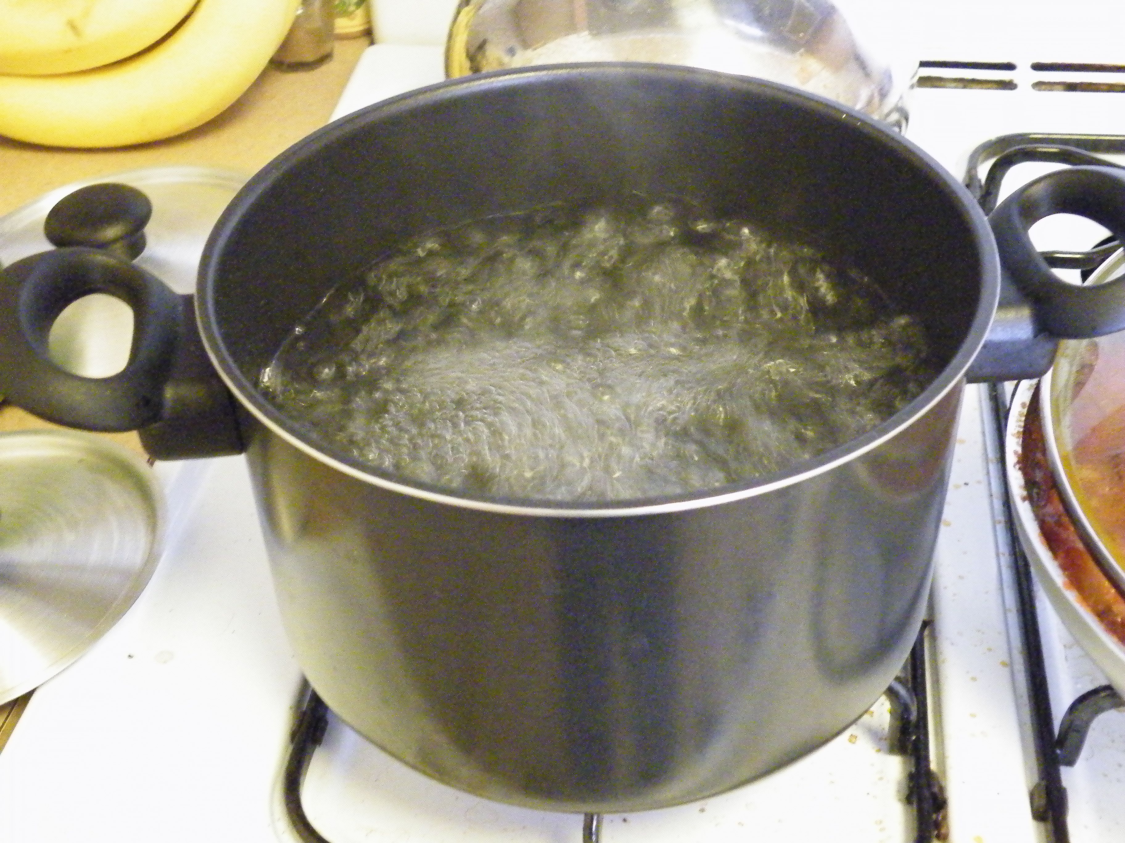 File:Boiling water.jpg - Wikimedia Commons