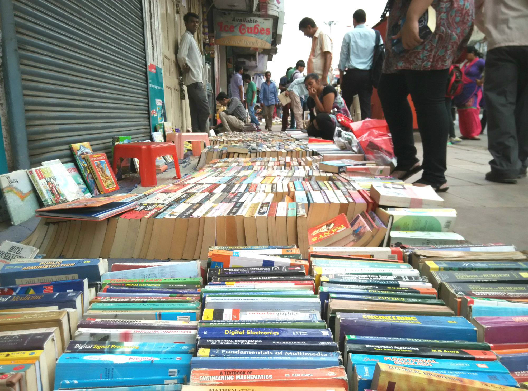 A visit to Daryaganj Sunday Book Market | Street Diaries | Life of Srish