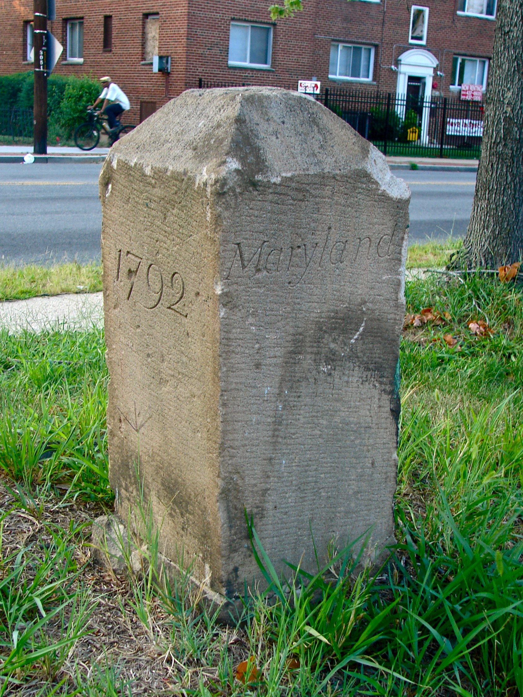 File:SE 6 DC Boundary Stone from E.jpg - Wikimedia Commons