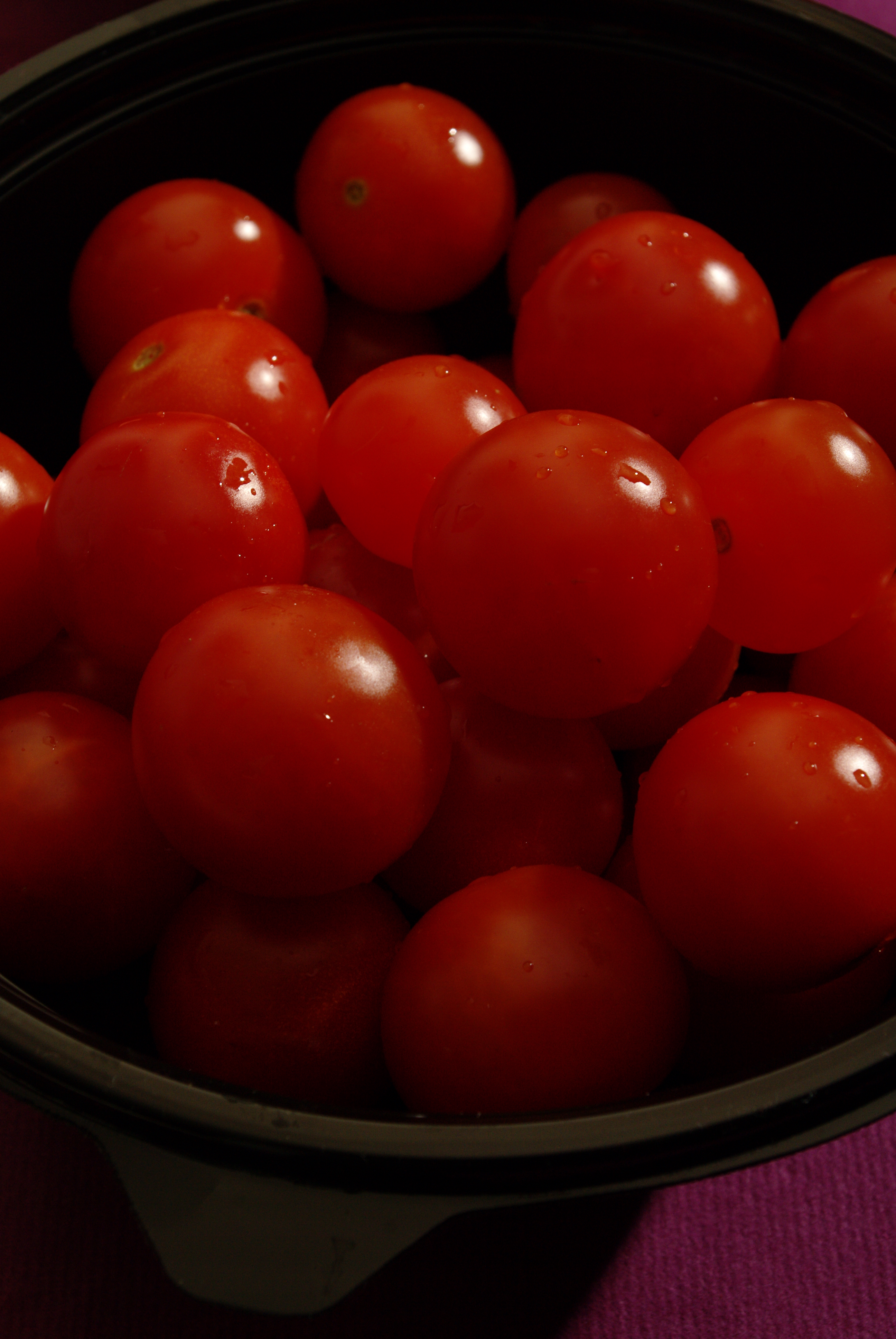 Bowl of fresh tomatoes photo