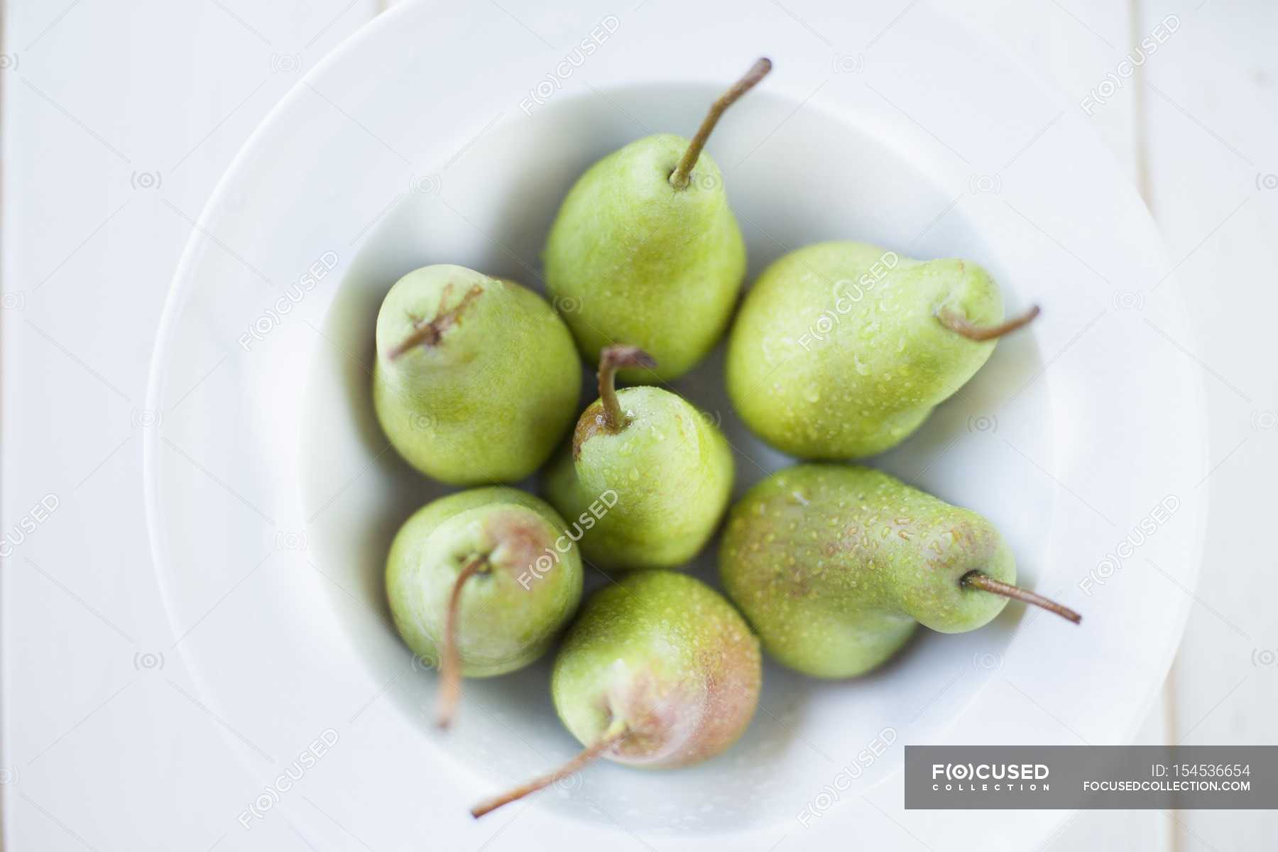 Bowl of fresh pears — Stock Photo | #154536654