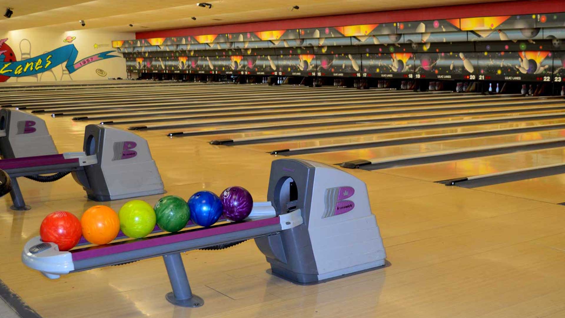 Indesign International | Bowling Lanes Alley in India | 4D theatres ...