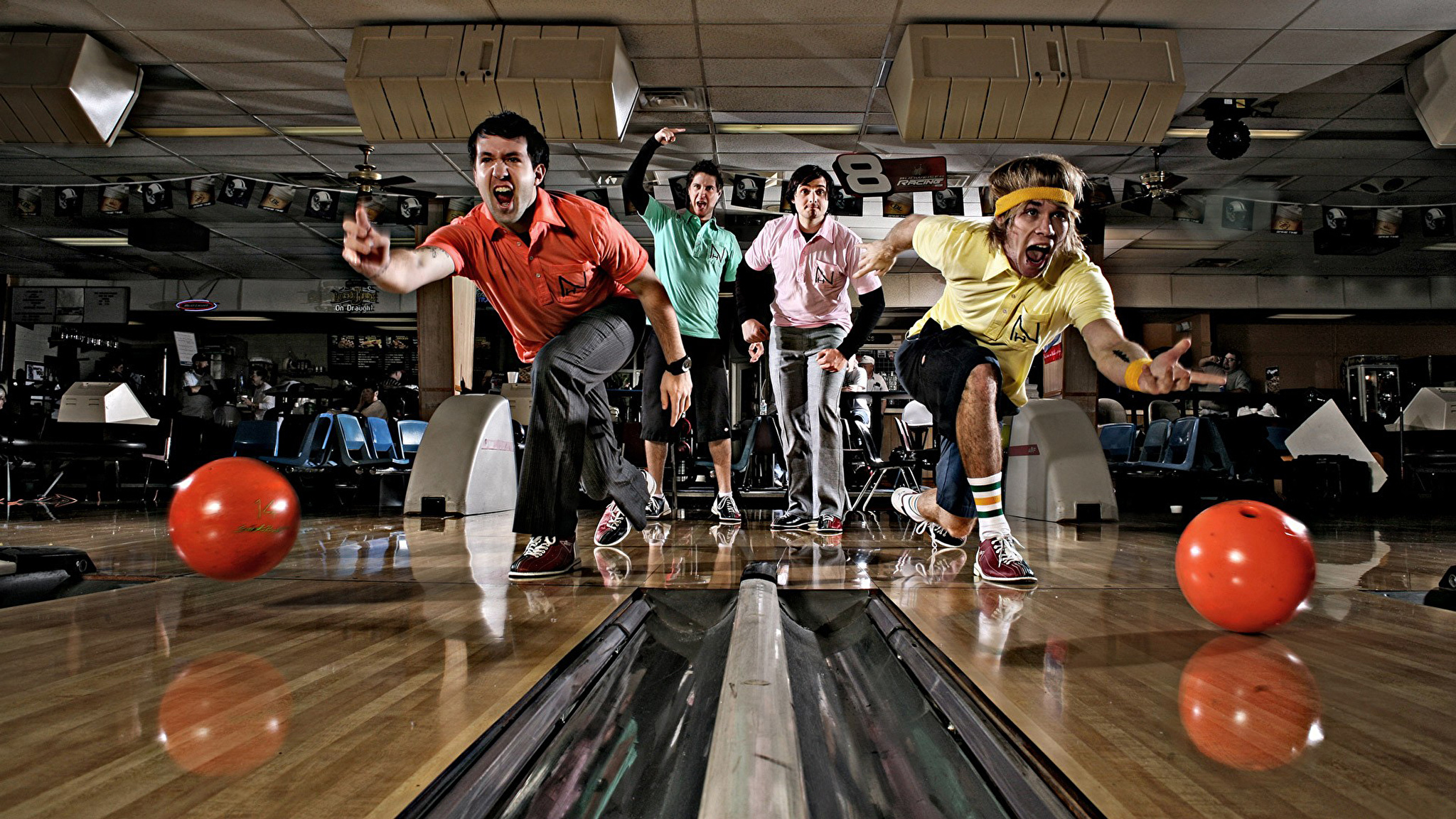 Wallpaper Men competition extreme Ten-pin bowling Ball 2048x1152