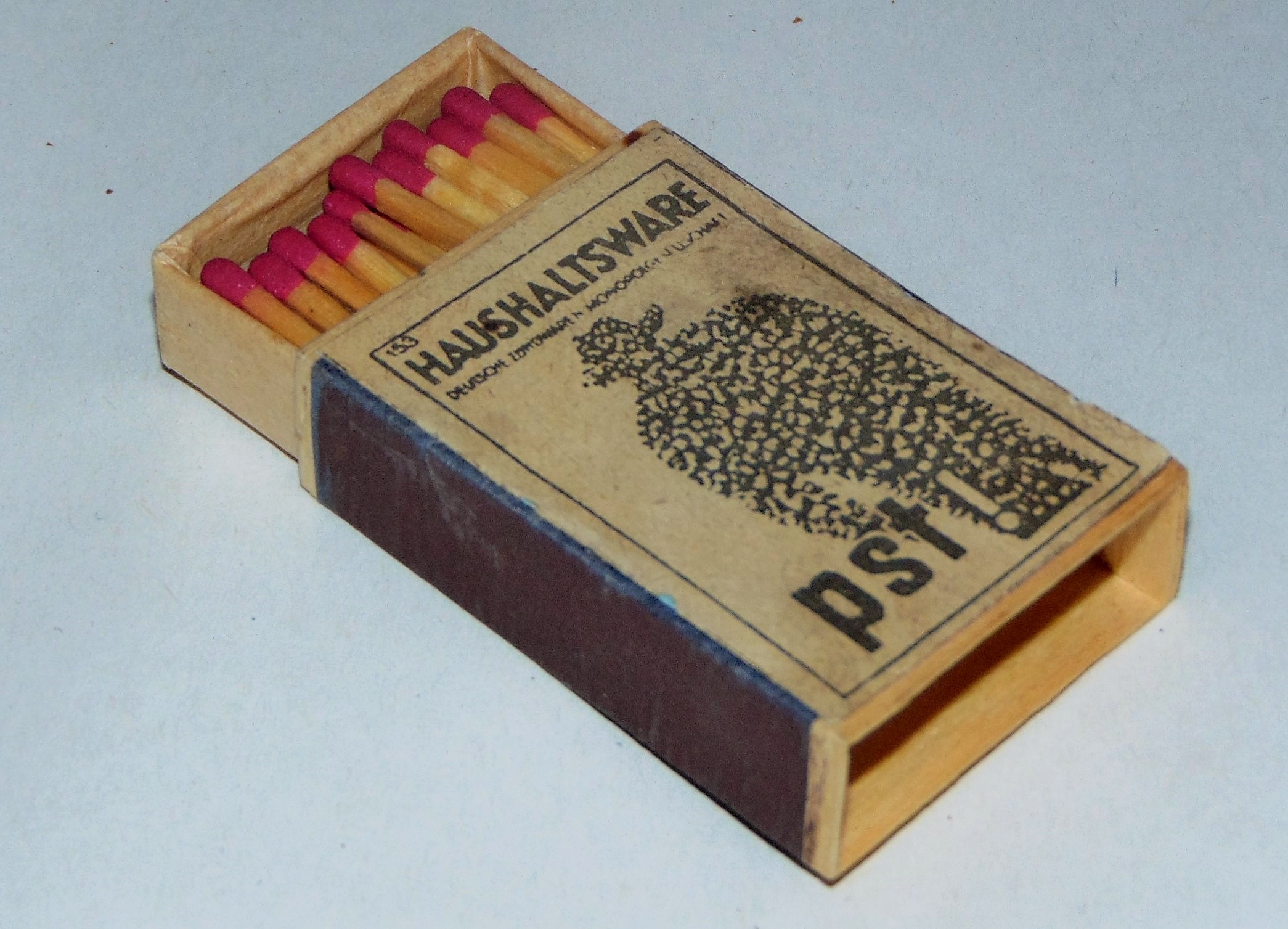 File:Box of matches, German, 1940s.JPG - Wikimedia Commons